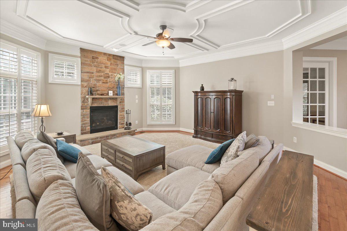 WINDSOR KNOLLS - Residential