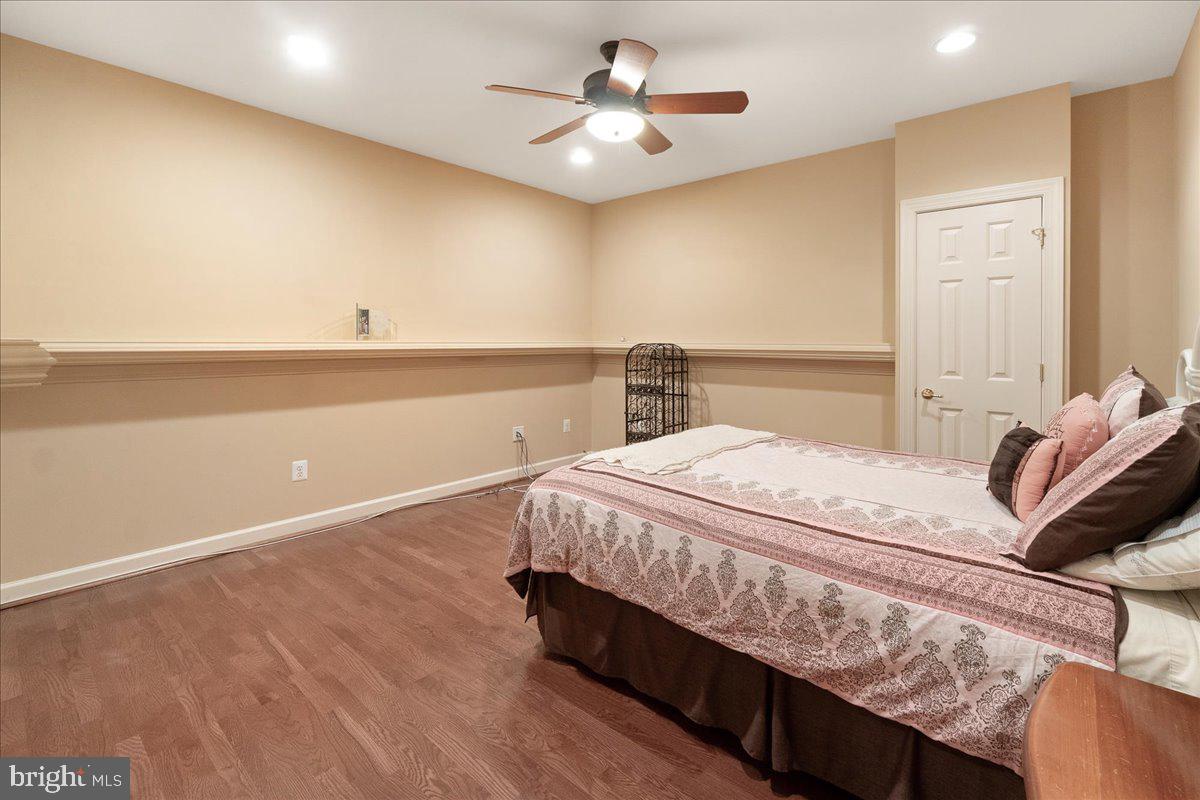 WINDSOR KNOLLS - Residential