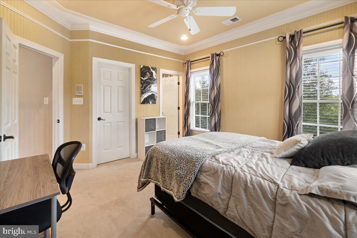 WINDSOR KNOLLS - Residential