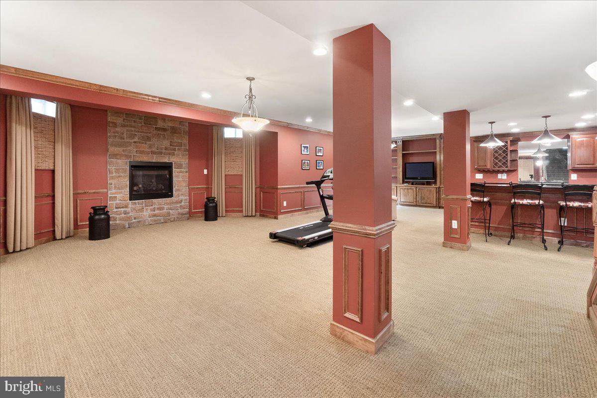 WINDSOR KNOLLS - Residential