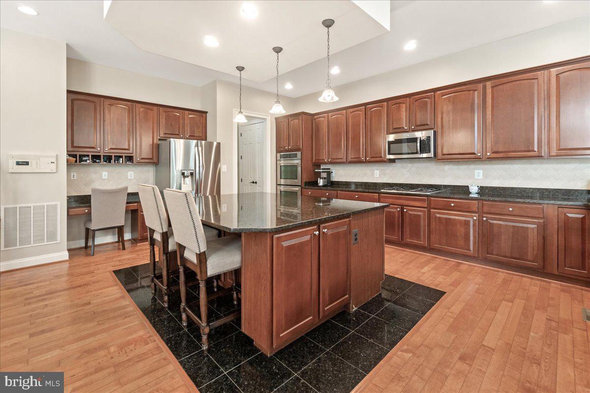 WINDSOR KNOLLS - Residential