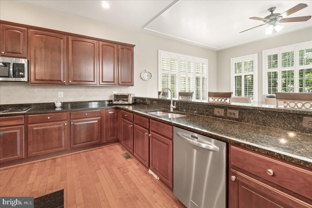 WINDSOR KNOLLS - Residential