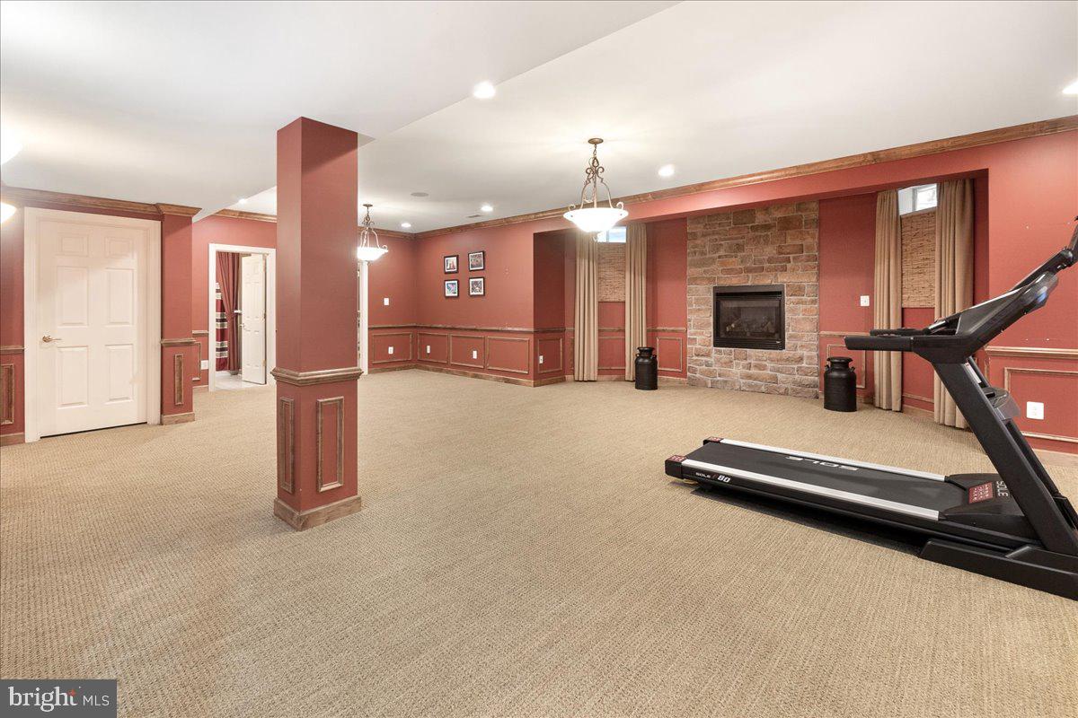 WINDSOR KNOLLS - Residential