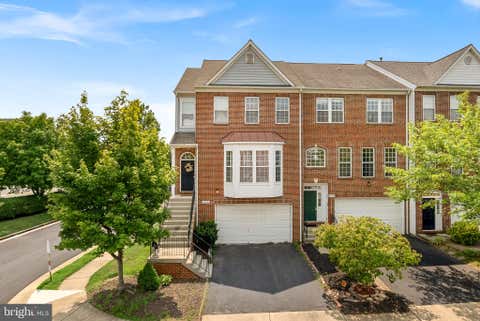 Townhouse For Rent - 43801 Maison Blanc Square<br/> ASHBURN, VA 20148
