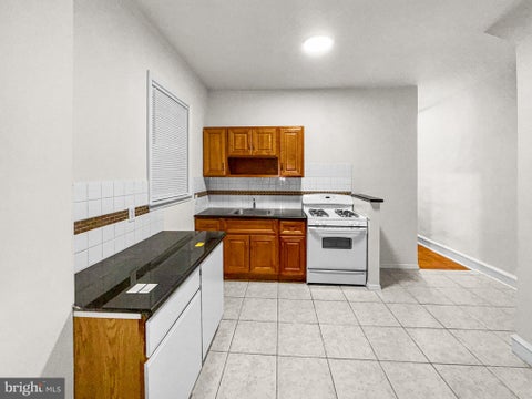 Townhouse For Rent - 4832 N Camac Street #1<br/> Philadelphia County, PHILADELPHIA, PA 19141