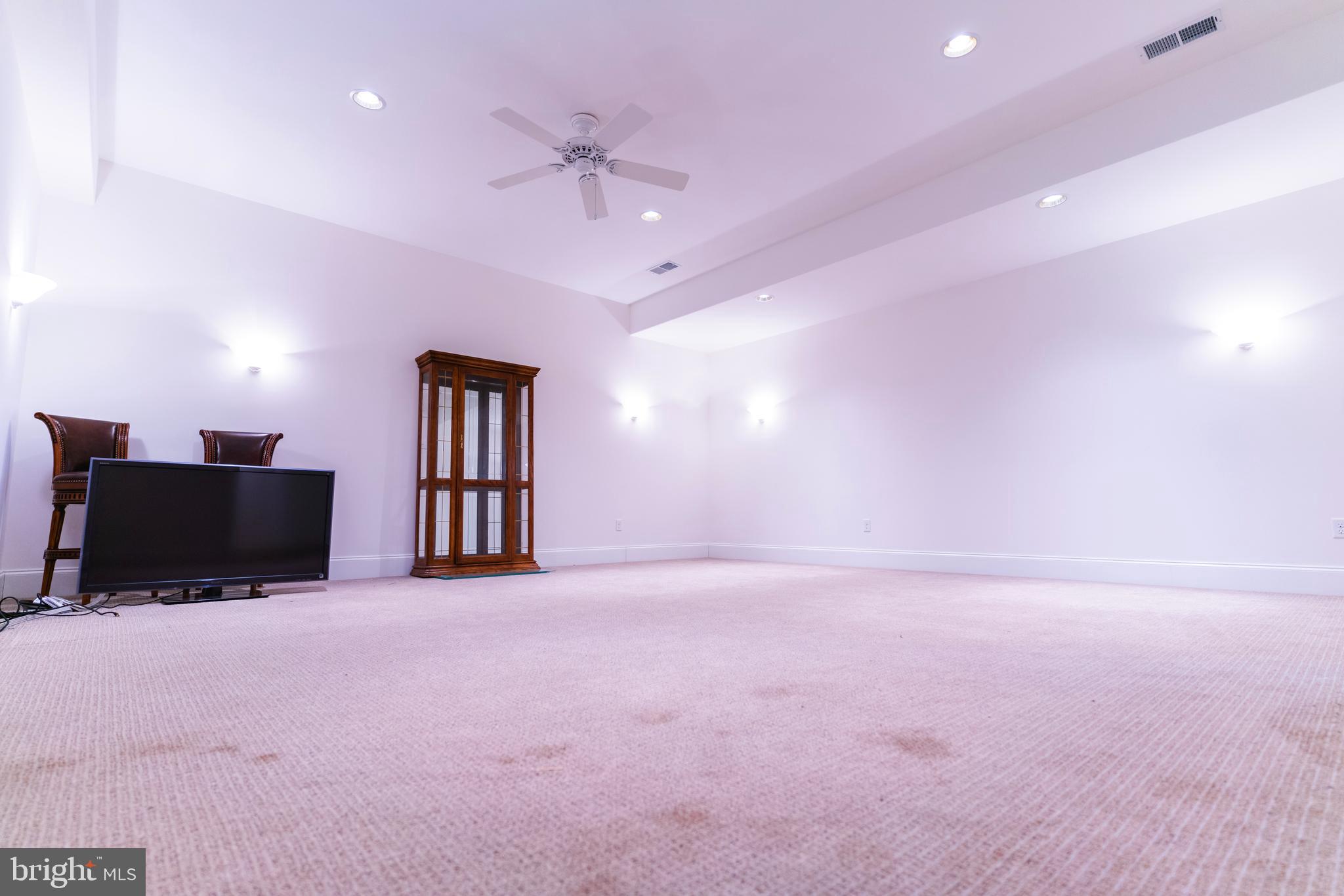 OUTDOOR COUNTRY CLUB - Residential