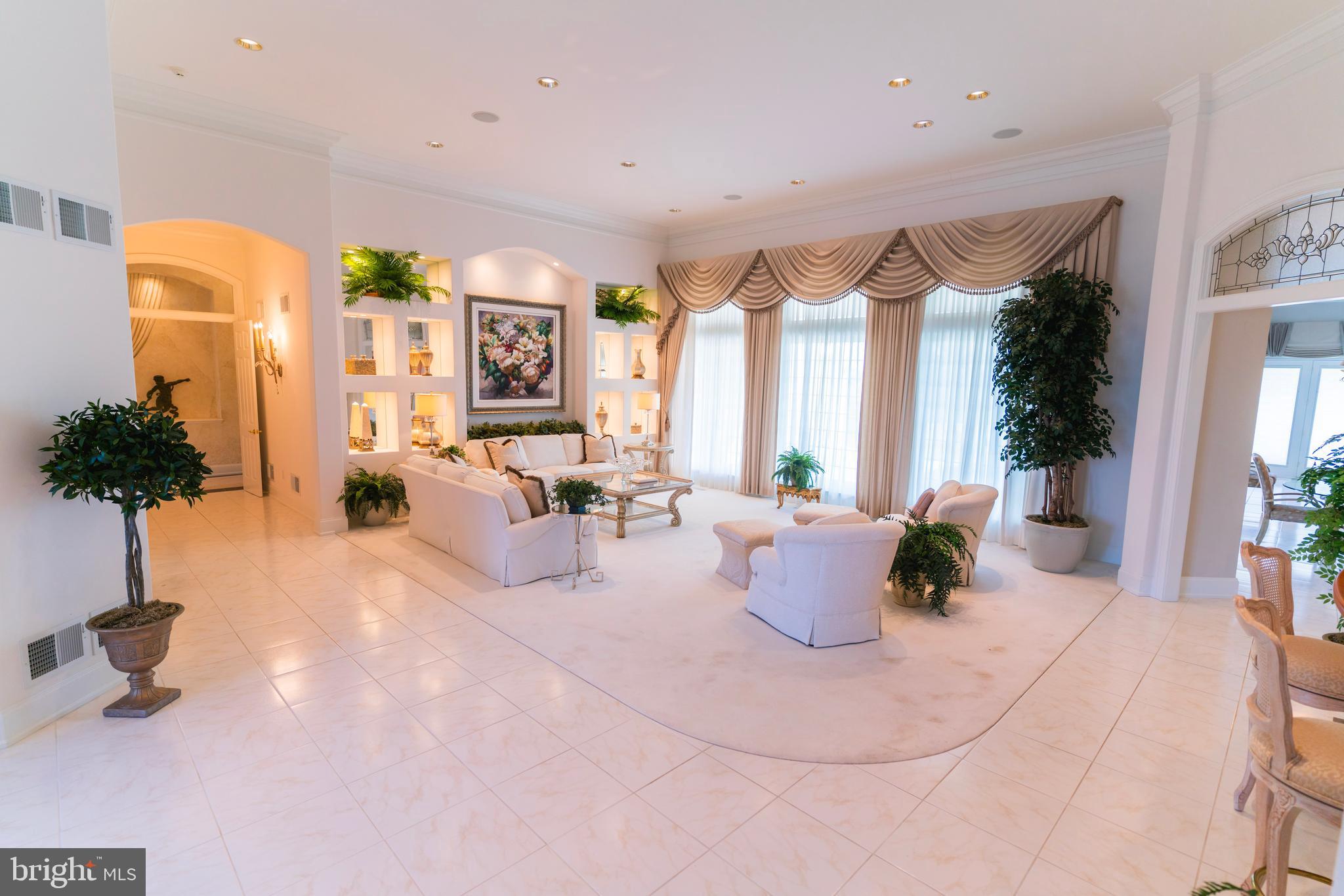 OUTDOOR COUNTRY CLUB - Residential