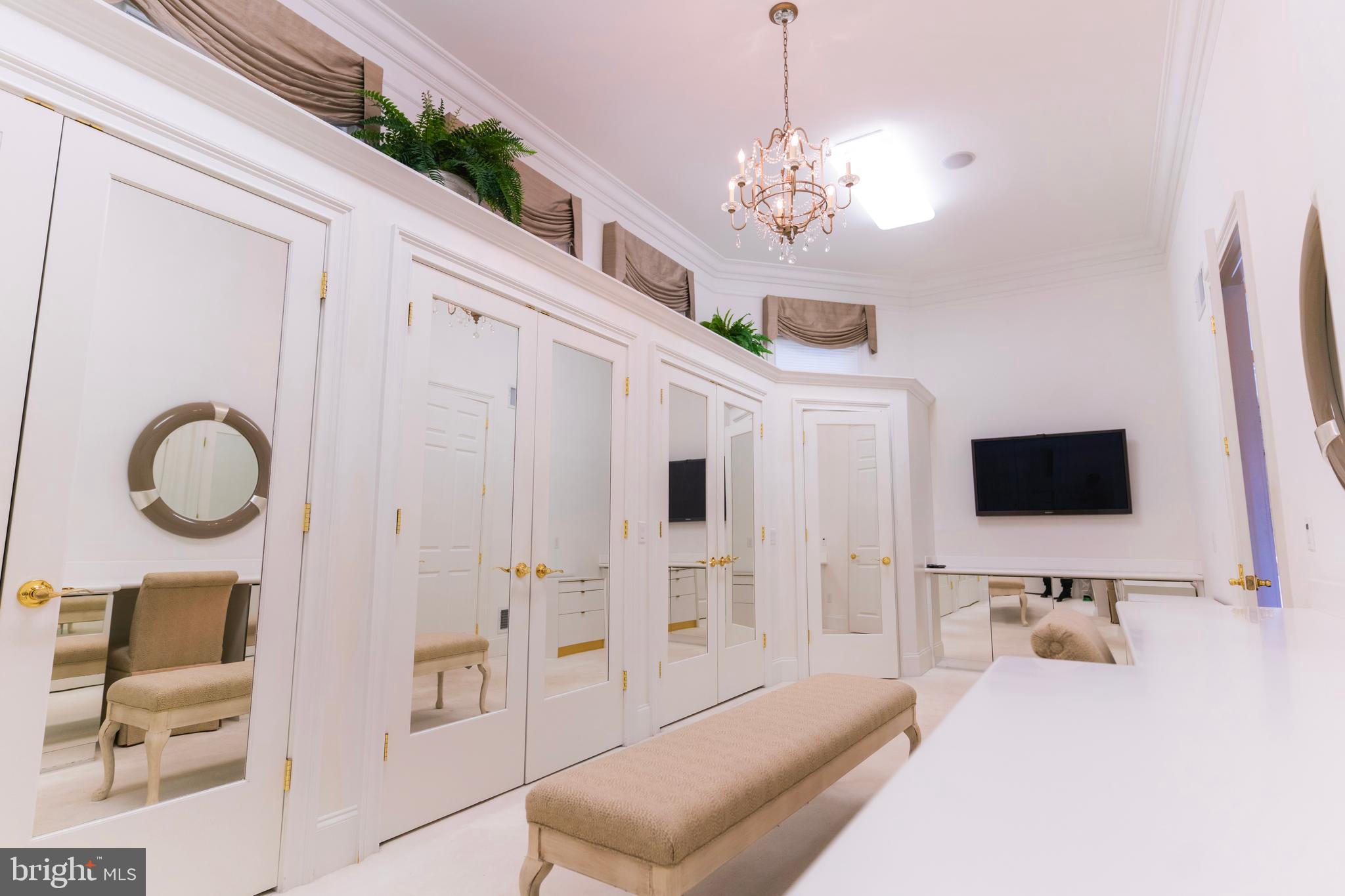 OUTDOOR COUNTRY CLUB - Residential