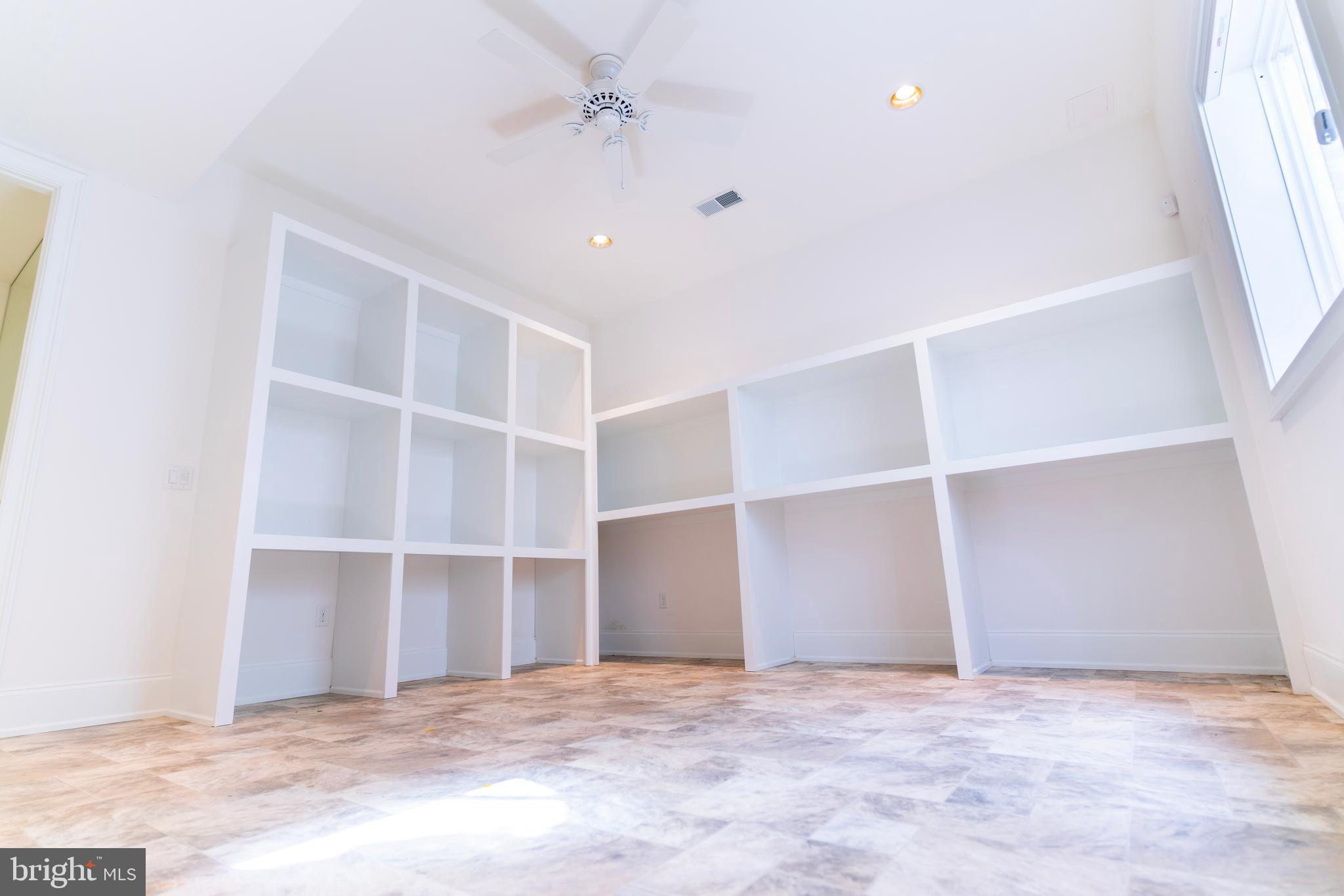 OUTDOOR COUNTRY CLUB - Residential