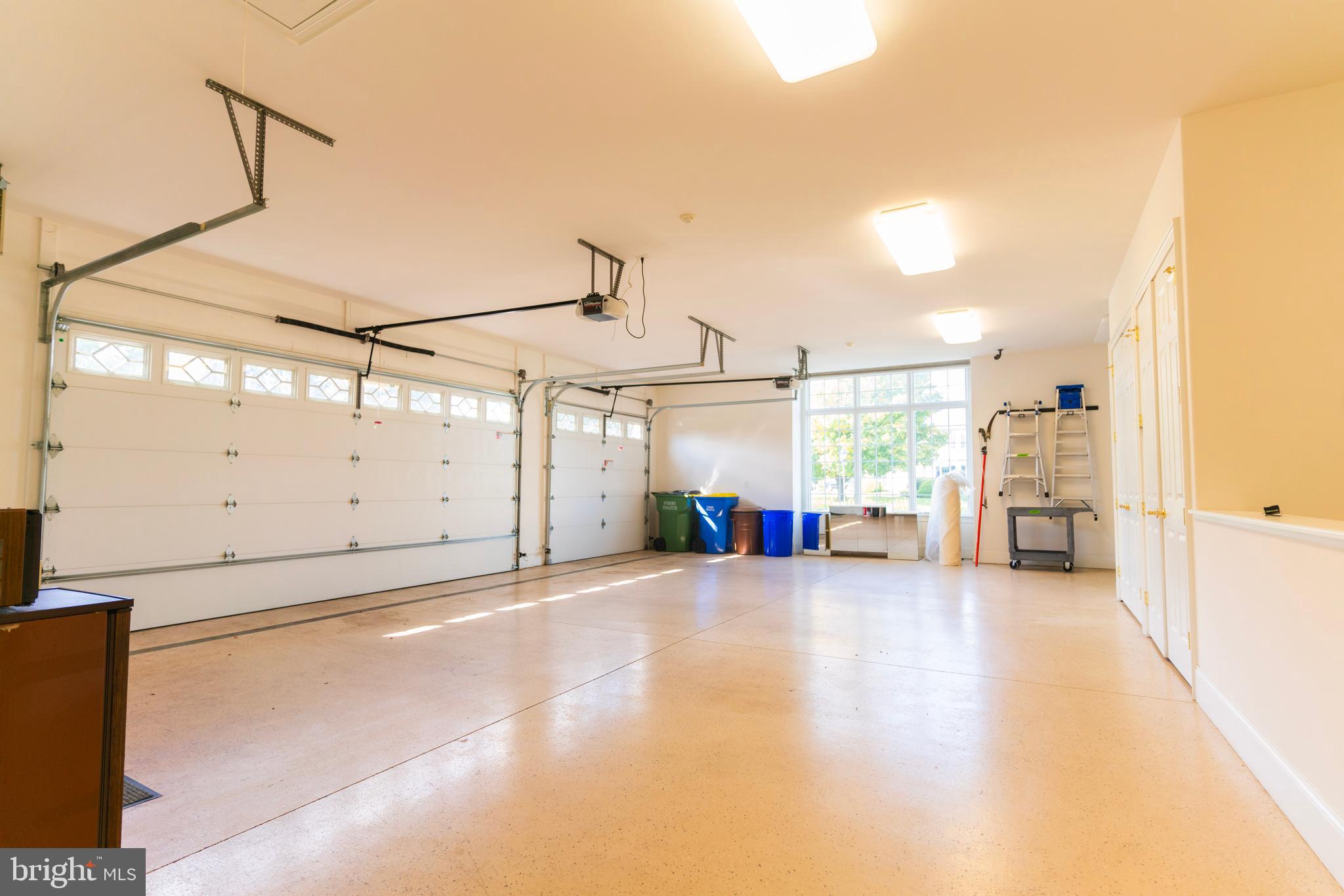 OUTDOOR COUNTRY CLUB - Residential