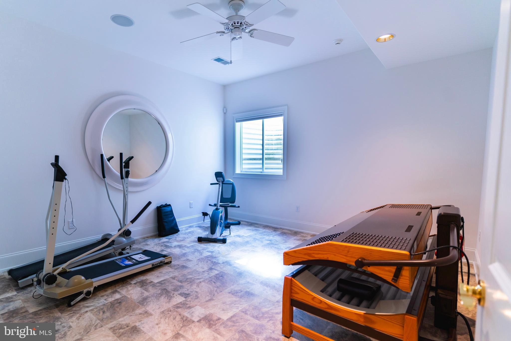 OUTDOOR COUNTRY CLUB - Residential