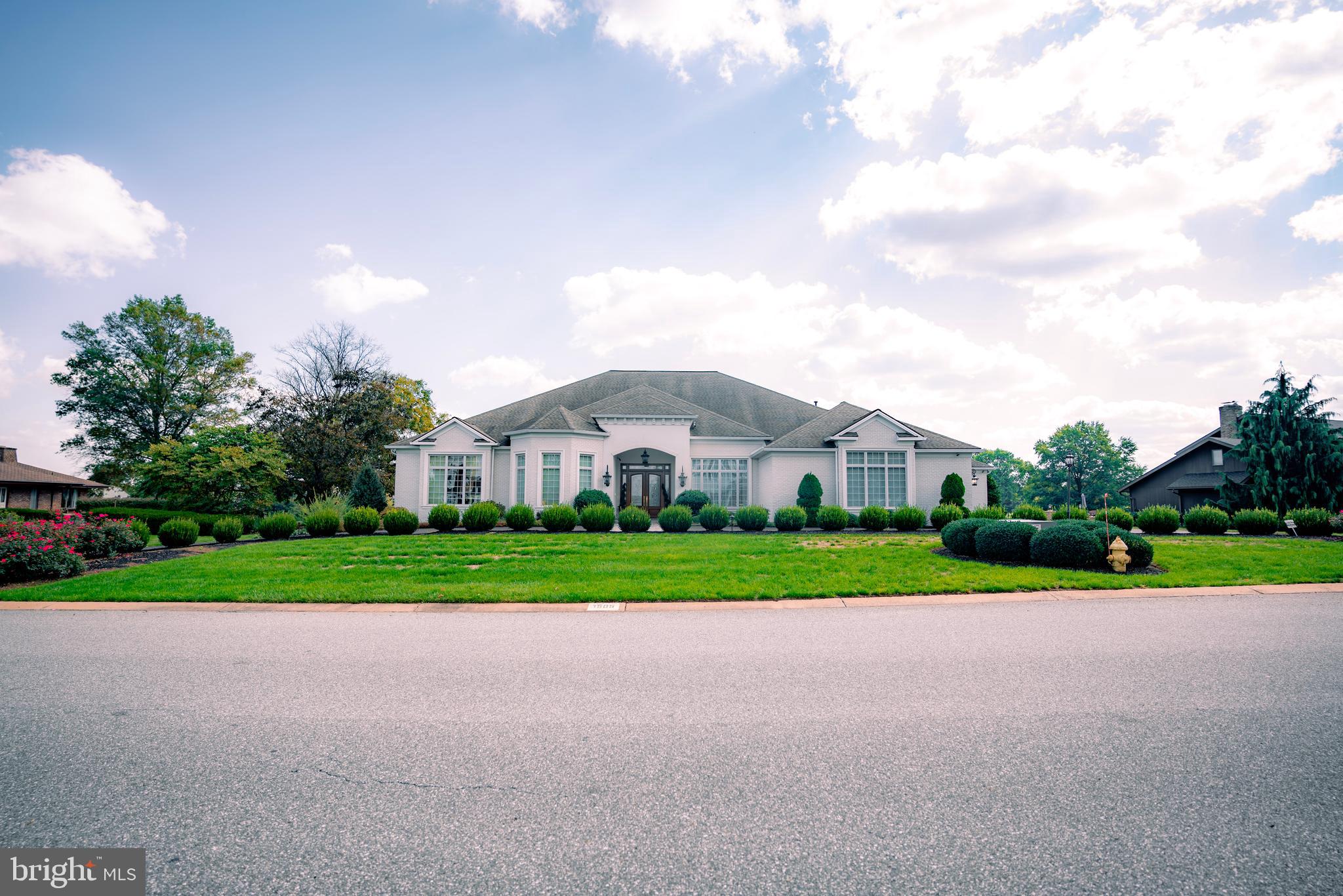 OUTDOOR COUNTRY CLUB - Residential