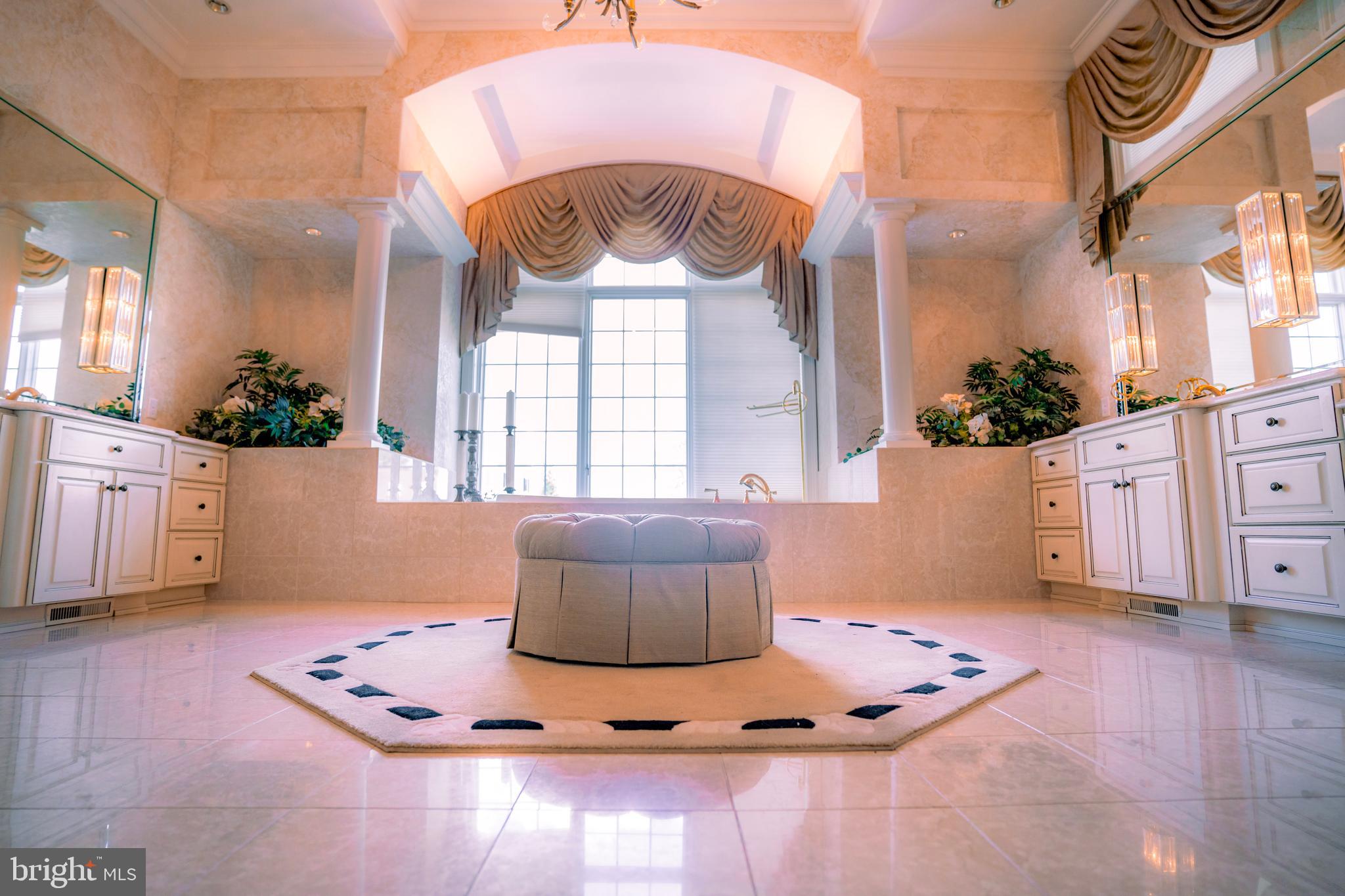 OUTDOOR COUNTRY CLUB - Residential