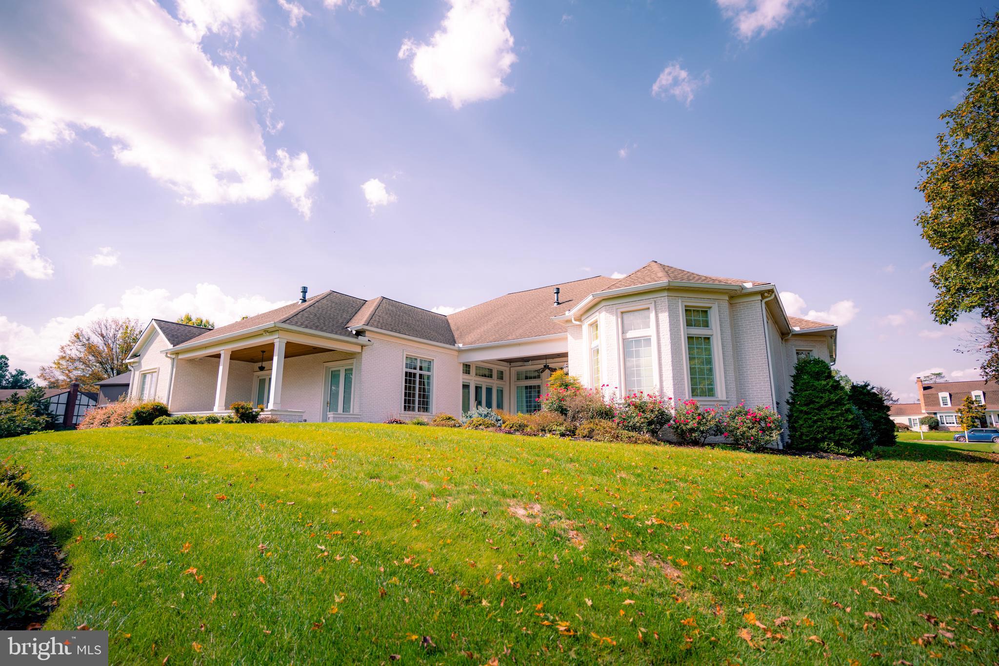 OUTDOOR COUNTRY CLUB - Residential