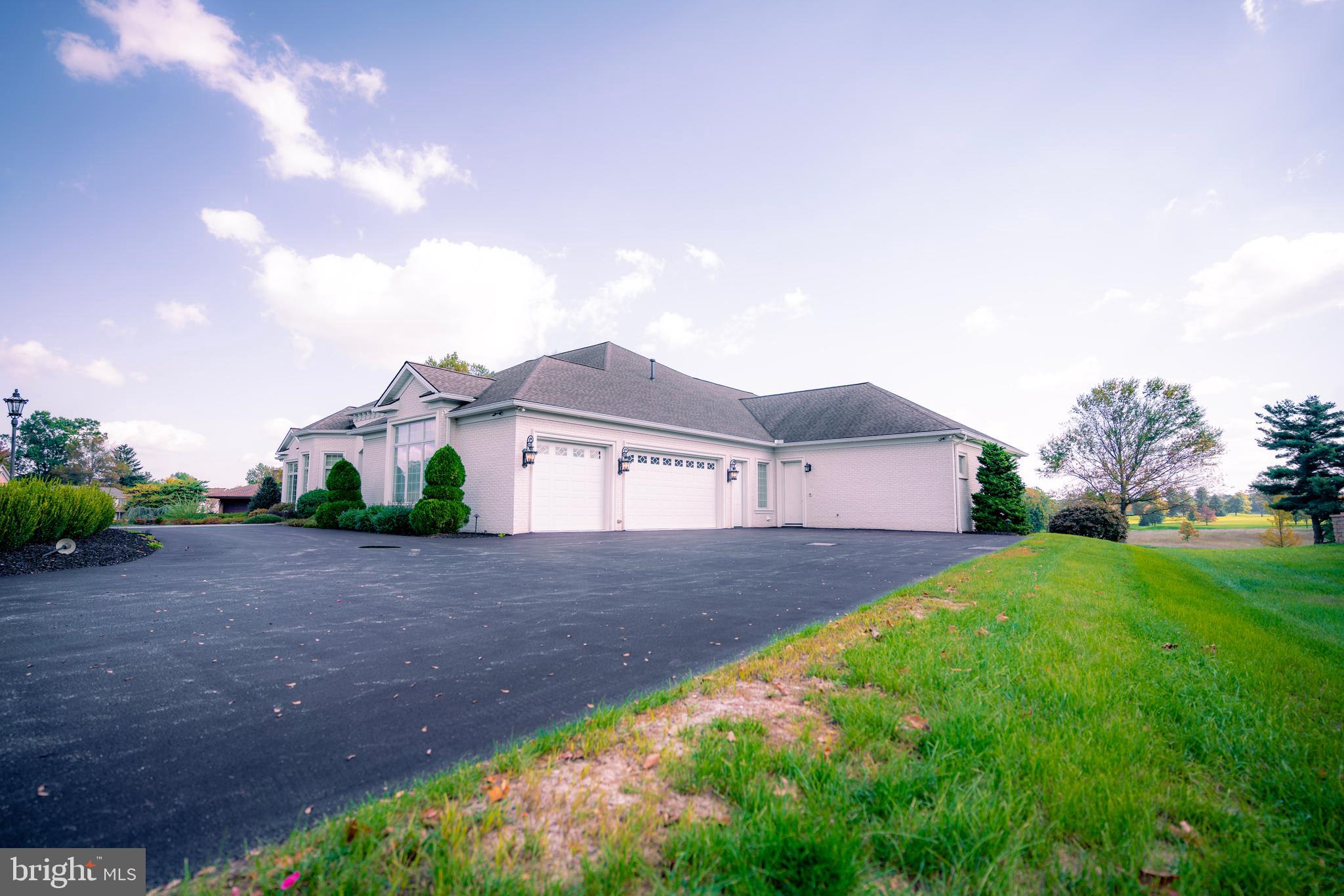 OUTDOOR COUNTRY CLUB - Residential