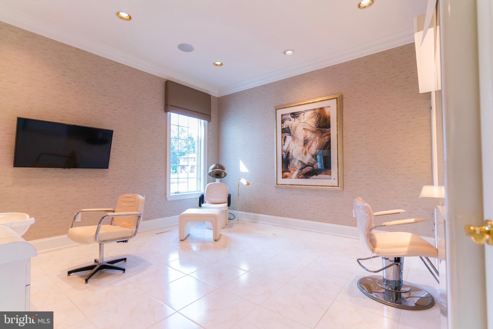 OUTDOOR COUNTRY CLUB - Residential