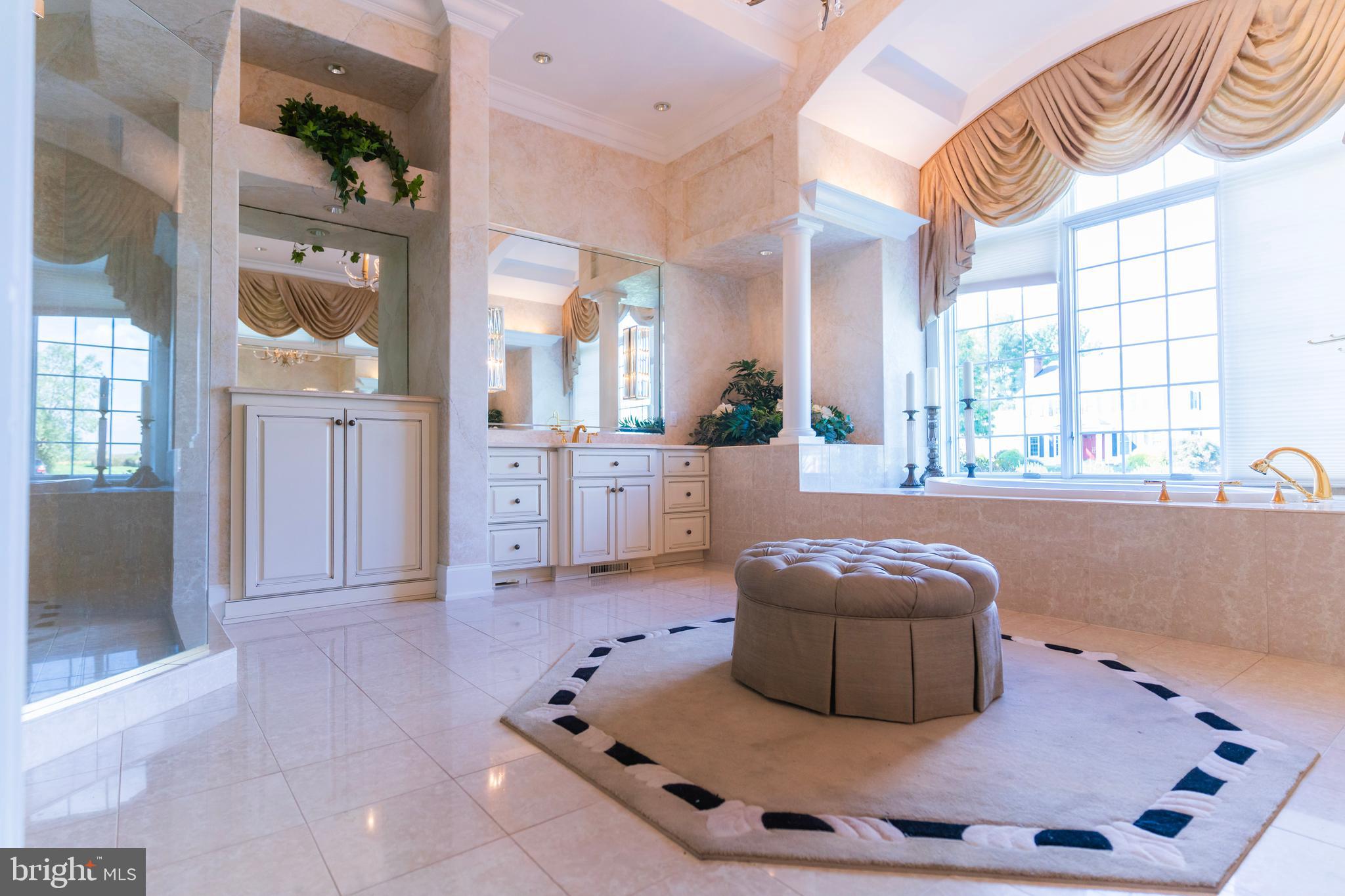 OUTDOOR COUNTRY CLUB - Residential