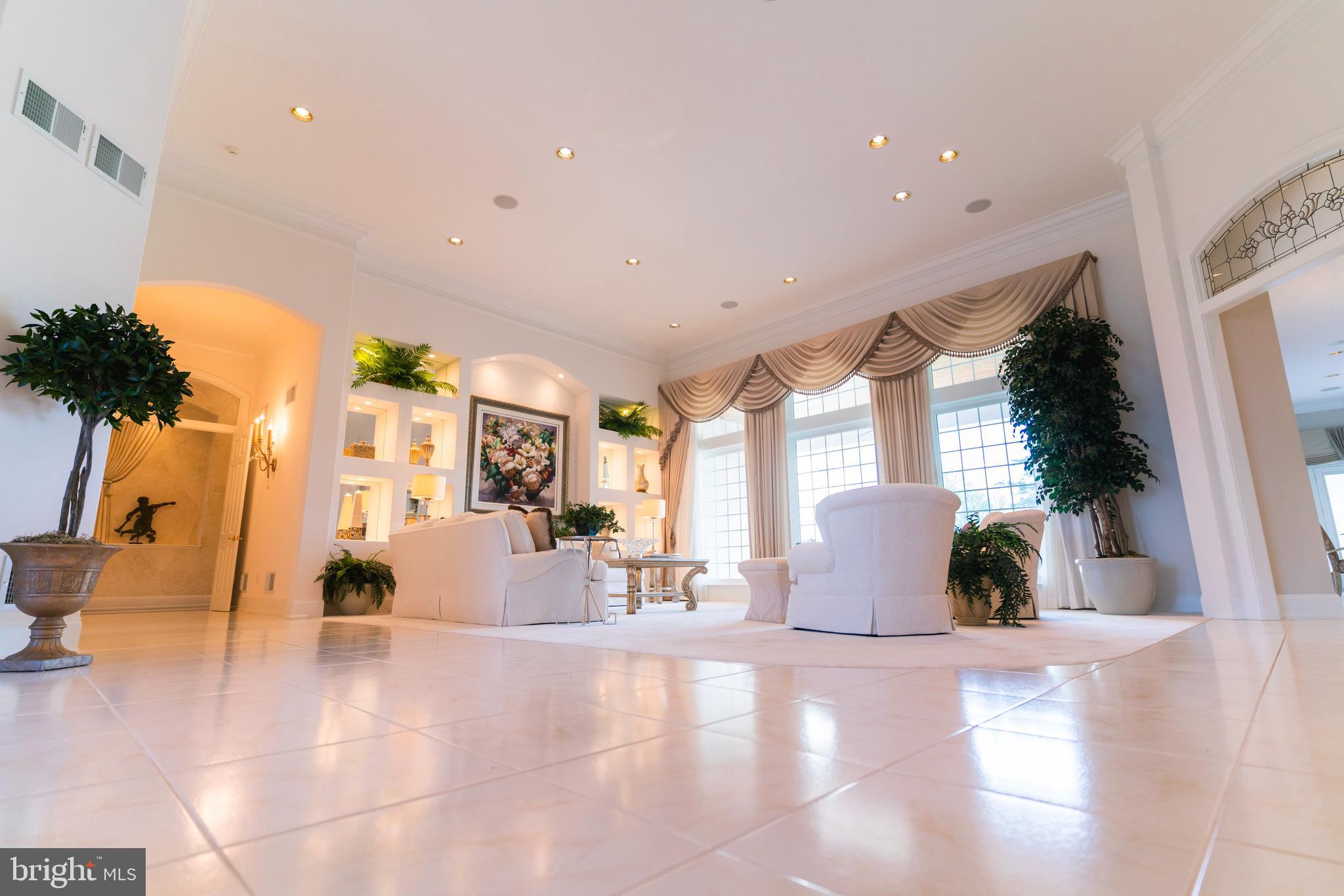 OUTDOOR COUNTRY CLUB - Residential