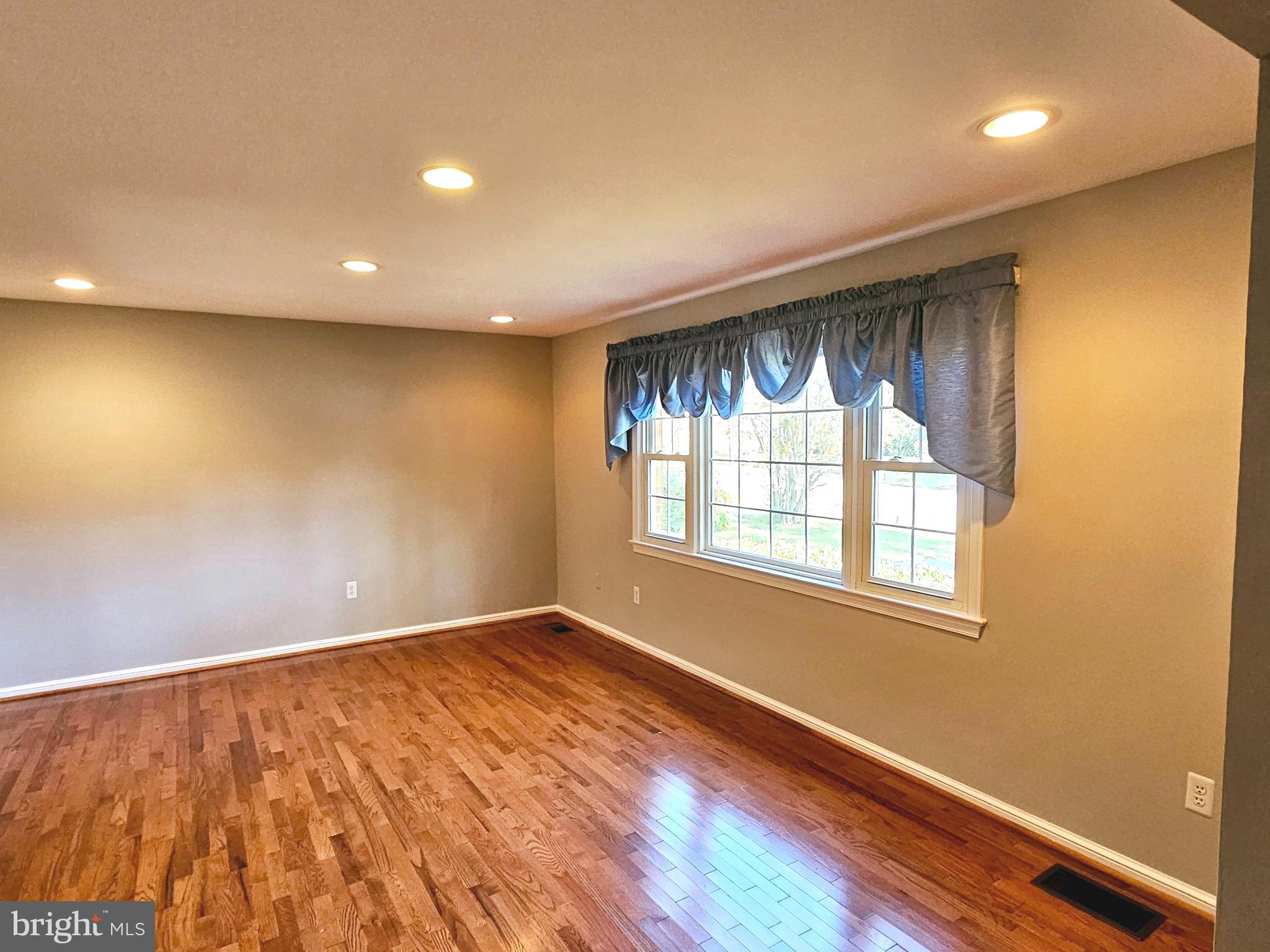 MT VERNON HILLS - Residential