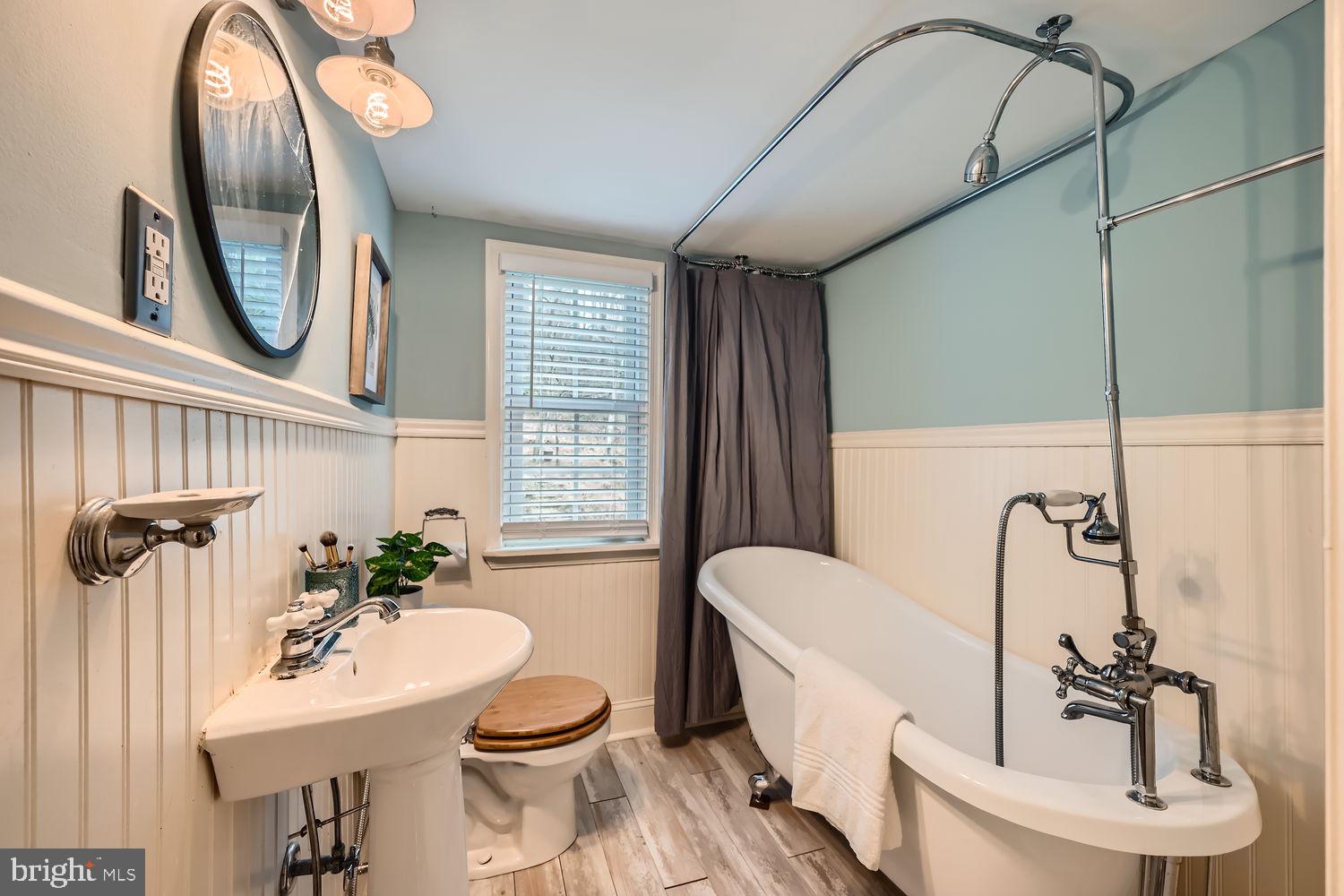 MOUNT WASHINGTON - Residential