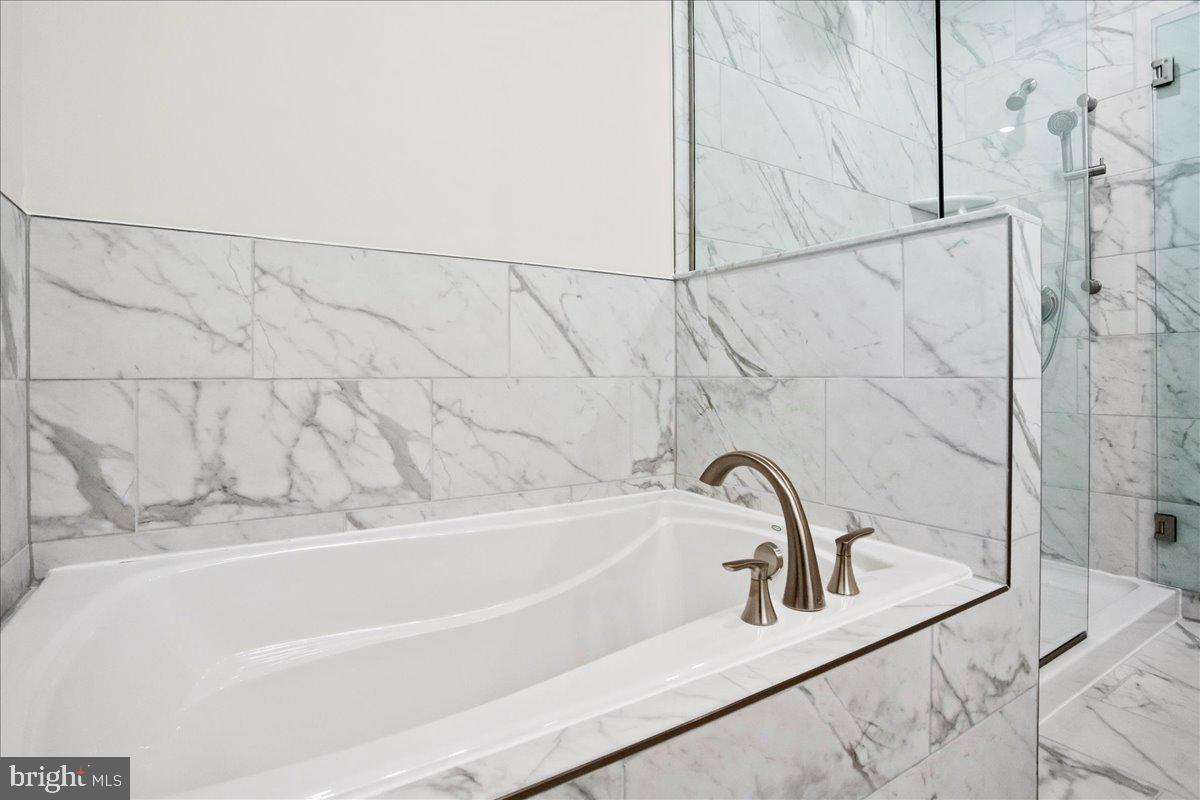 HUNTWELL WEST - Residential