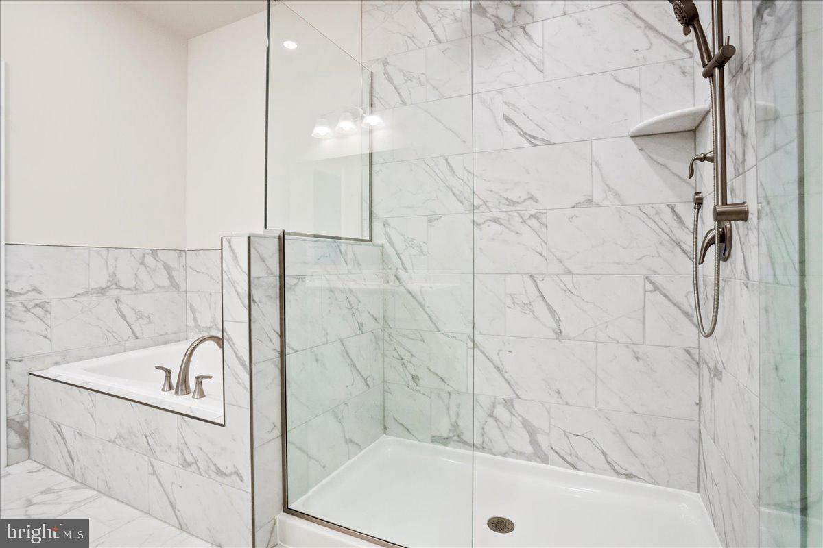 HUNTWELL WEST - Residential