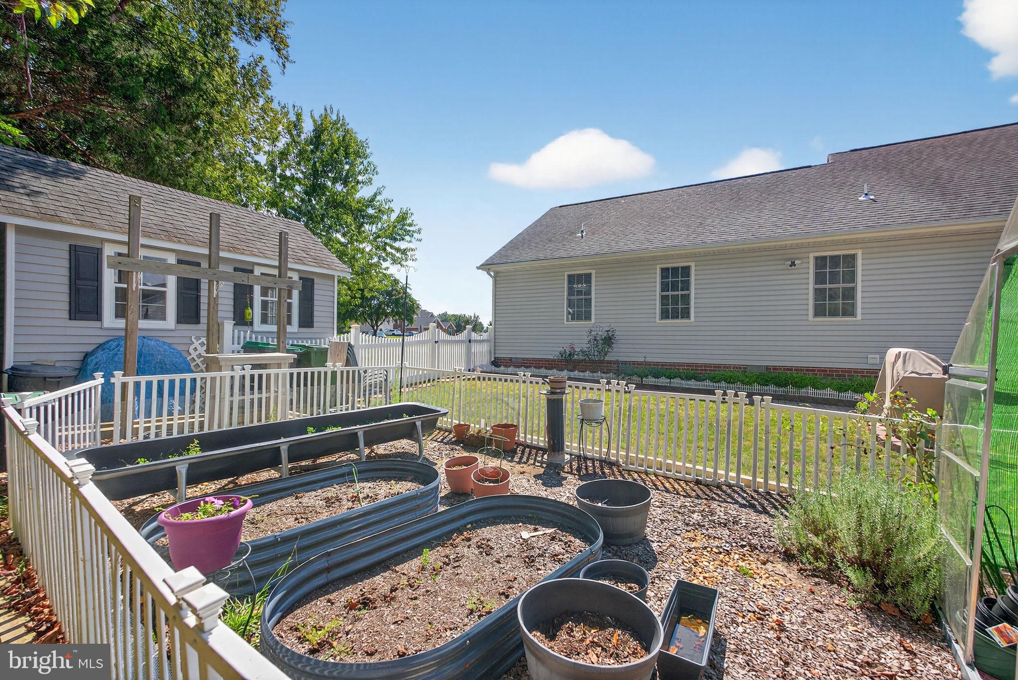 BOWLING GREEN MEADOWS - Residential