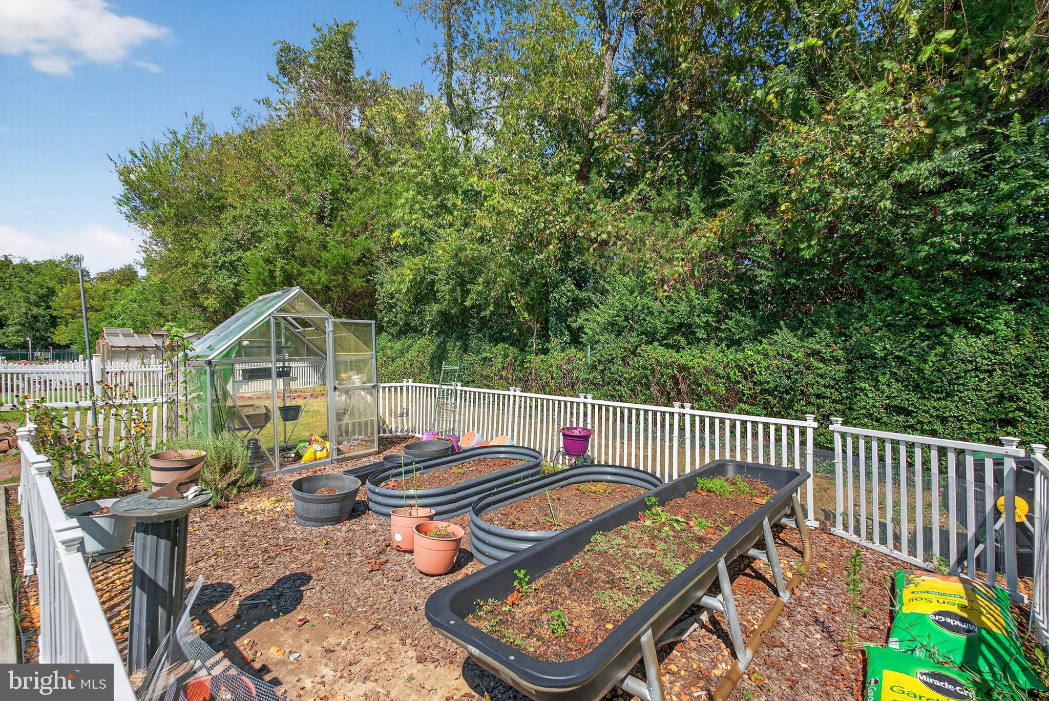 BOWLING GREEN MEADOWS - Residential