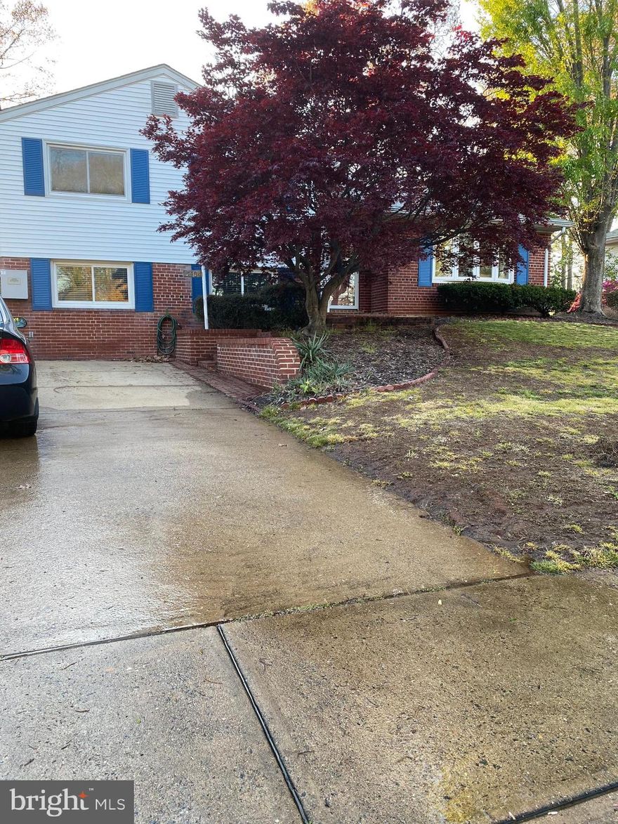 Welcome to this beautiful split level single family home with 3BR, 2FBA, 2Fire places, hardwood floors, updated kitchen with stainless steel appliances, granite countertops and island, oversized sun room, and a three car driveway.  Large backyard with patio, shed, built-in BBQ grill (brand new), and backup generator.  Excellent location- close shopping, metro, mixing bowl, and DC.  Just right off of the Edsall Road exit from 395.