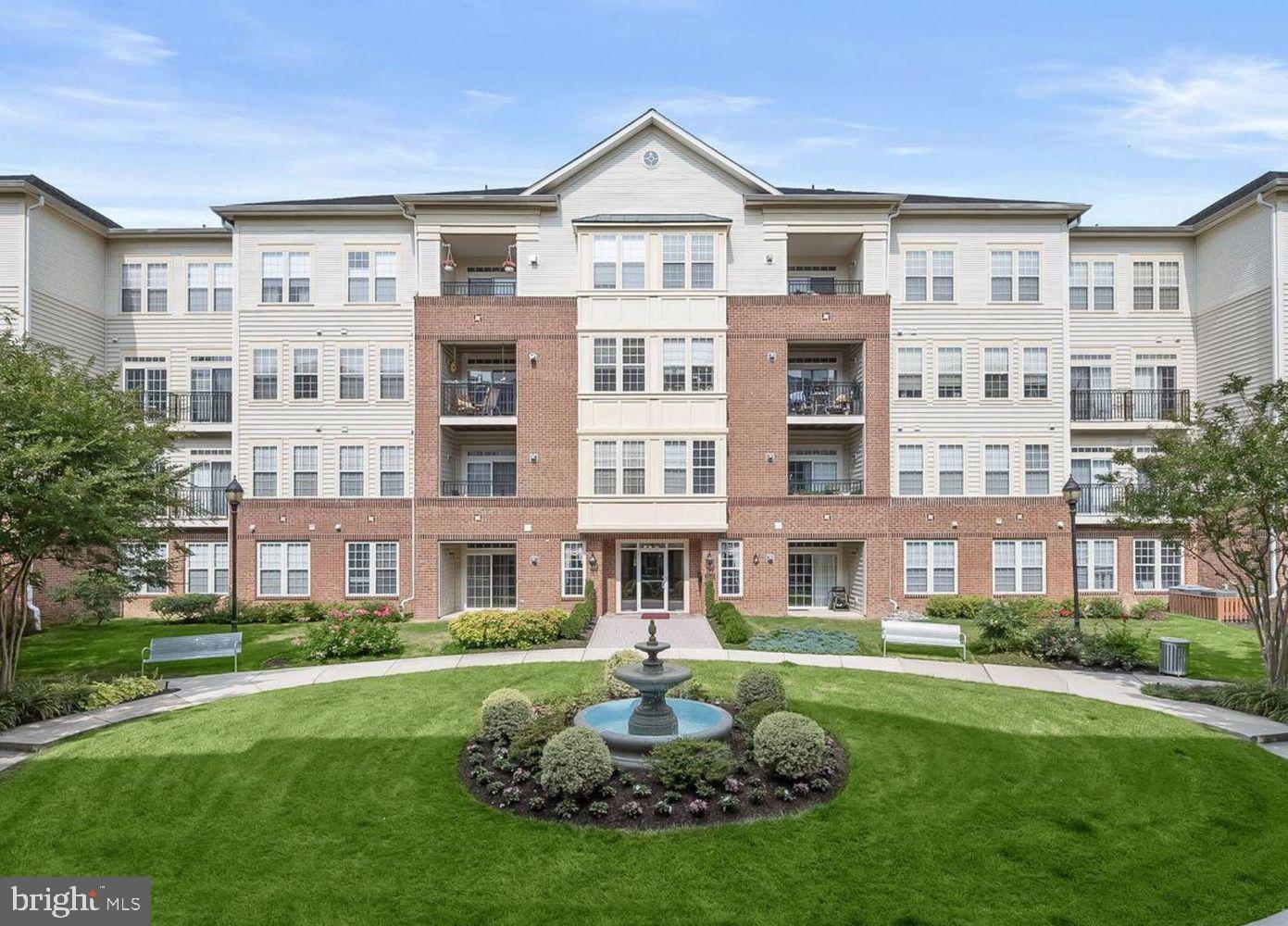 2540 KENSINGTON GARDENS 201