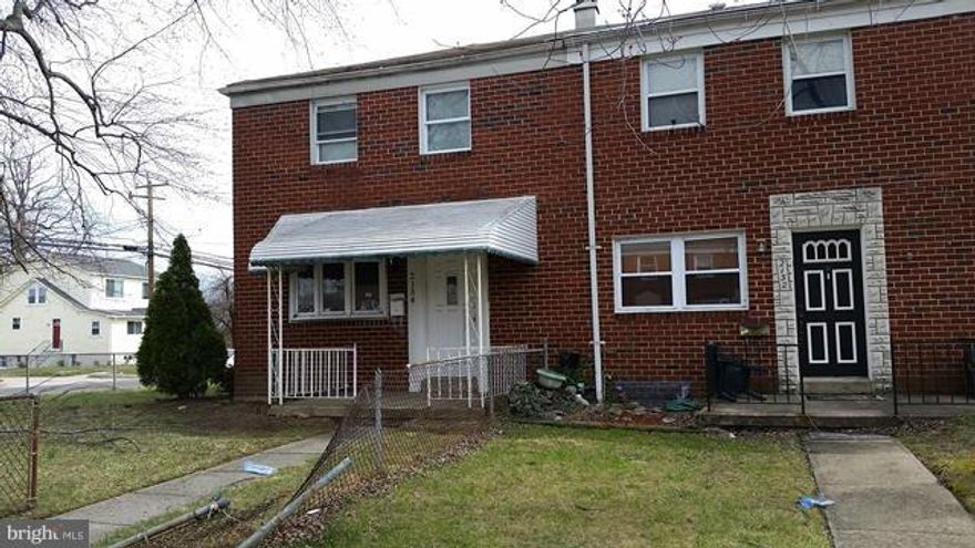GREAT ALL BRICK END UNIT TOWNHOUSE IN HAWTHORNE.  3 BEDS 2 BATHS WITH A FULLY FINISHED BASEMENT.  HARDWOOD FLOORS UPDATED KITCHEN AND CAC.  FENCED YARD TO TOP IT ALL OFF.