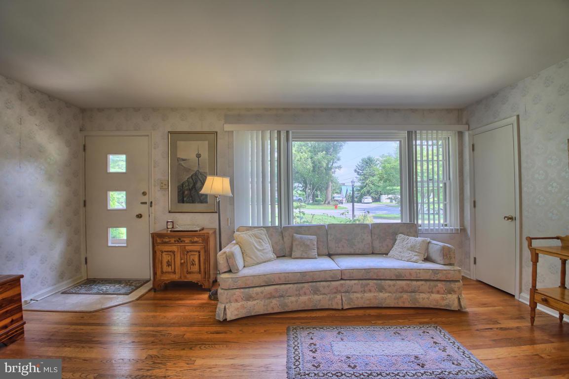 BEVERLY ESTATES - Residential