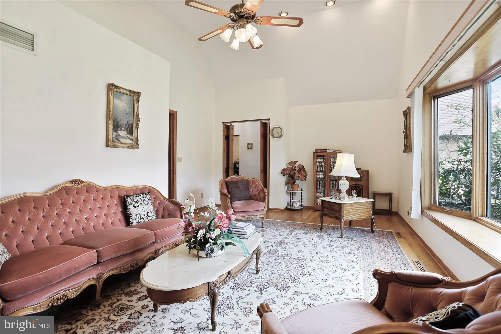 DELLABROOKE FOREST - Residential