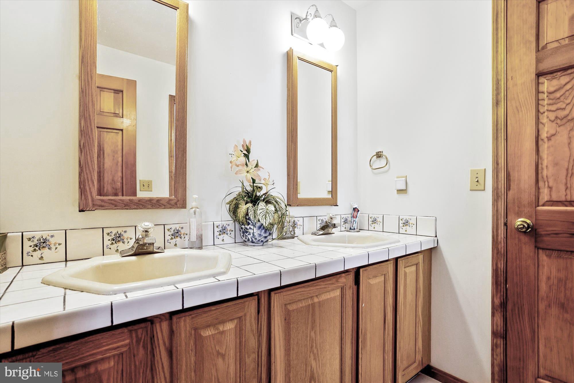 DELLABROOKE FOREST - Residential