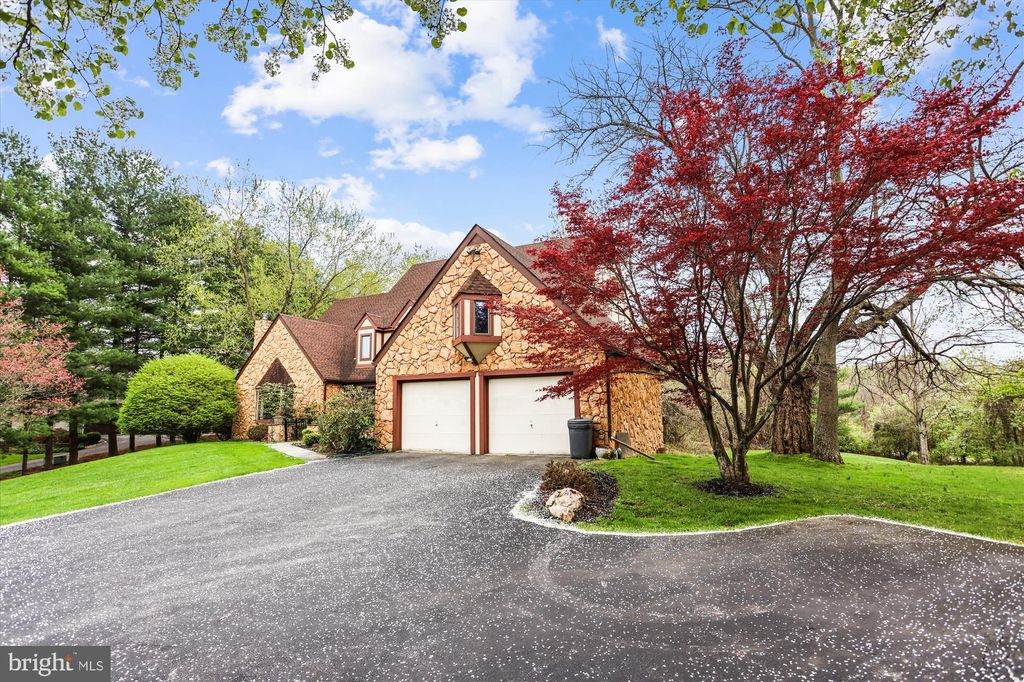 Photo of 1600 Gold Mine Road, BROOKEVILLE, MD 20833 (MLS # MDMC2204534)