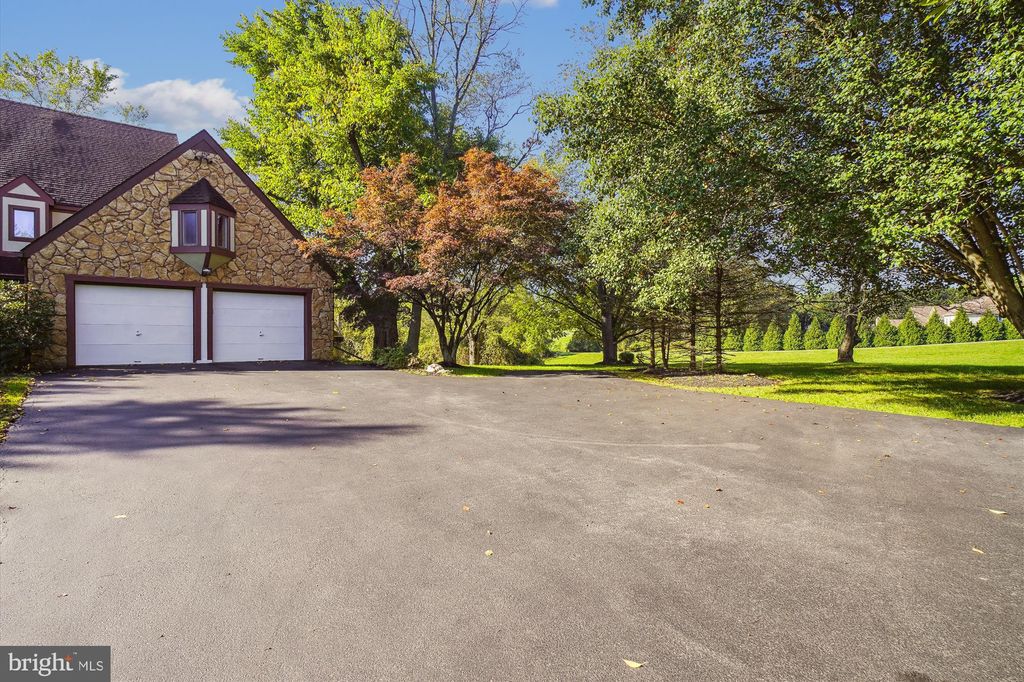 Photo of 1600 Gold Mine Road, BROOKEVILLE, MD 20833 (MLS # MDMC2204534)