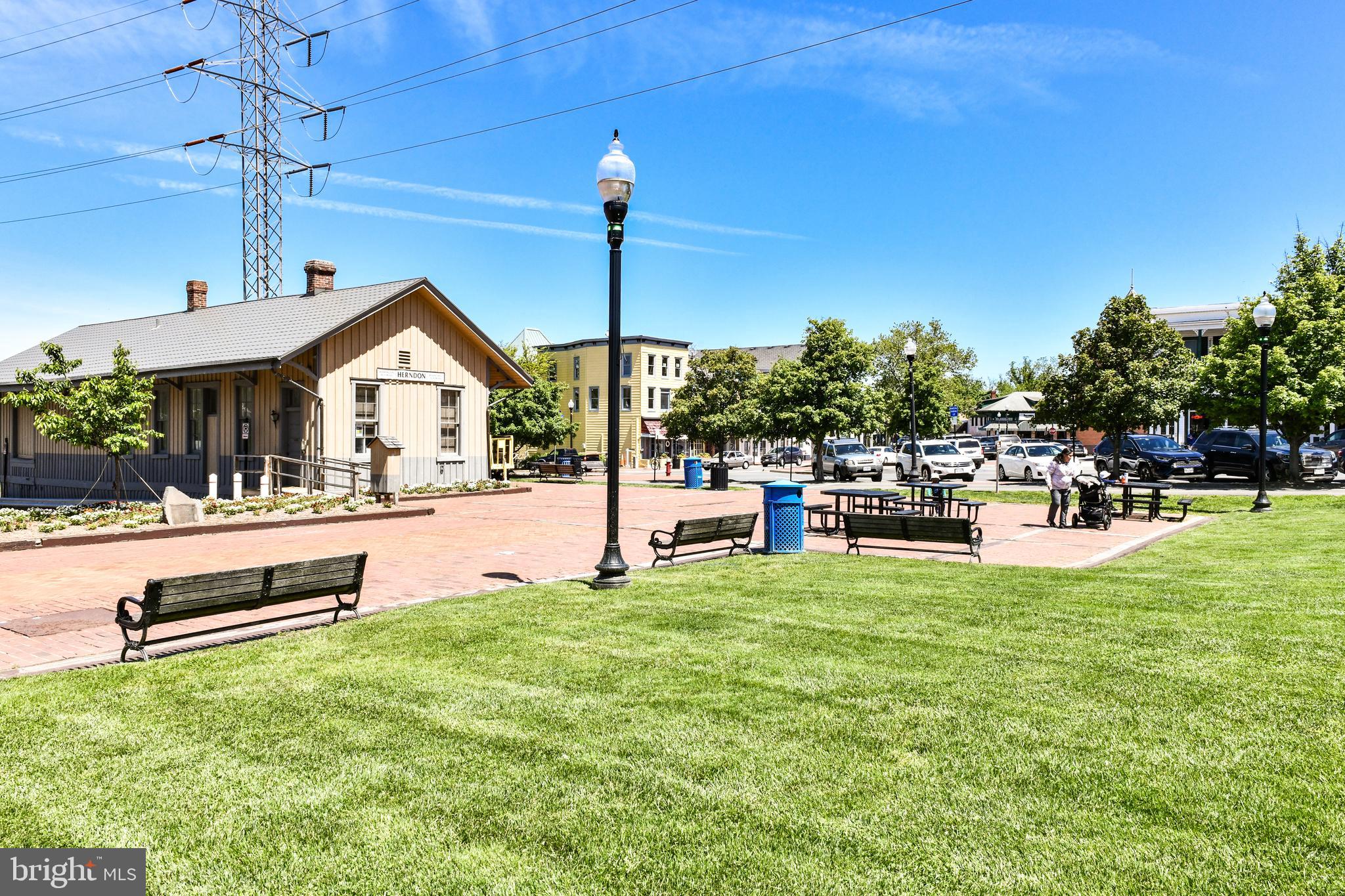 COURTS OF CHANDON - Residential