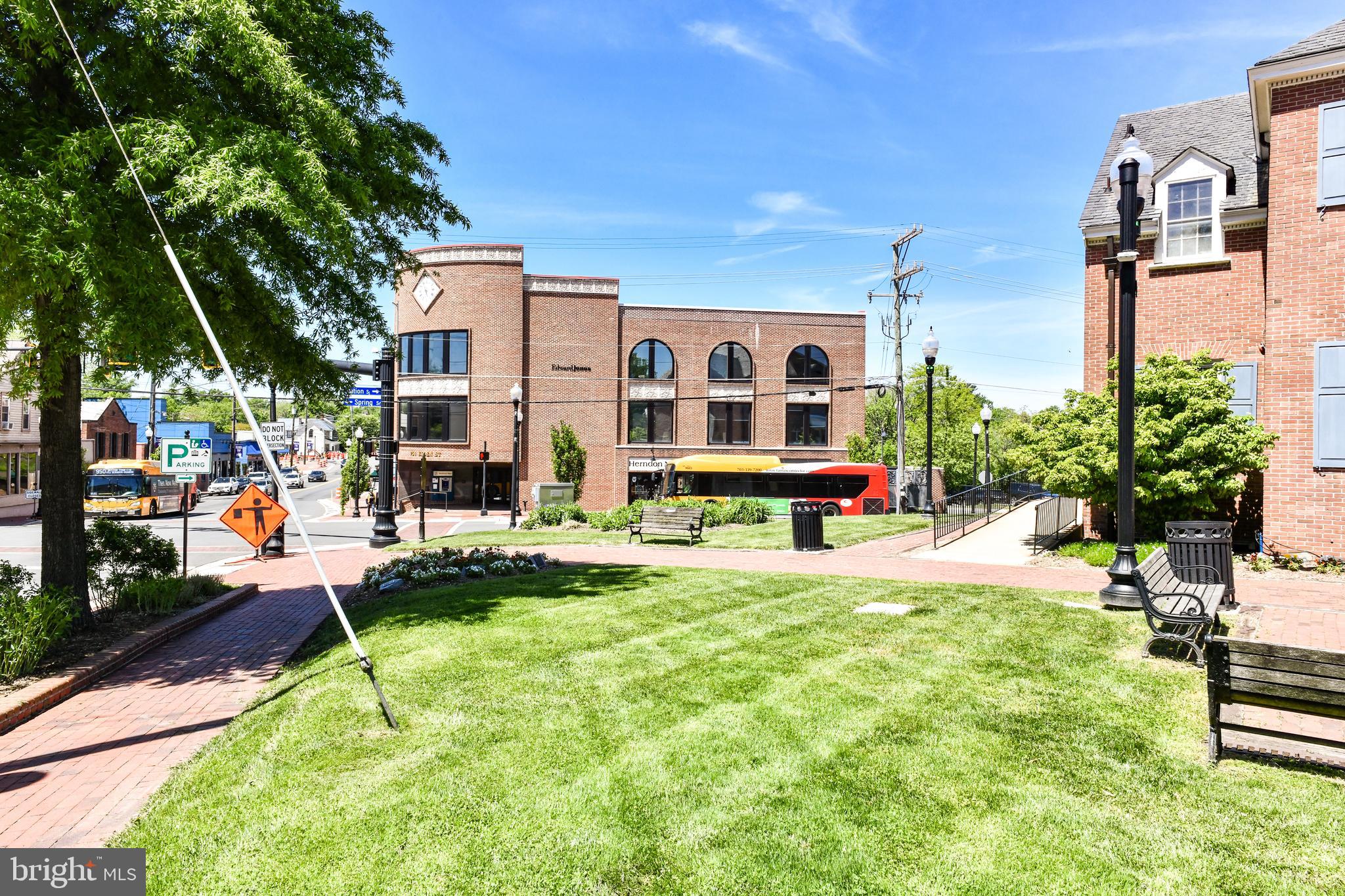 COURTS OF CHANDON - Residential