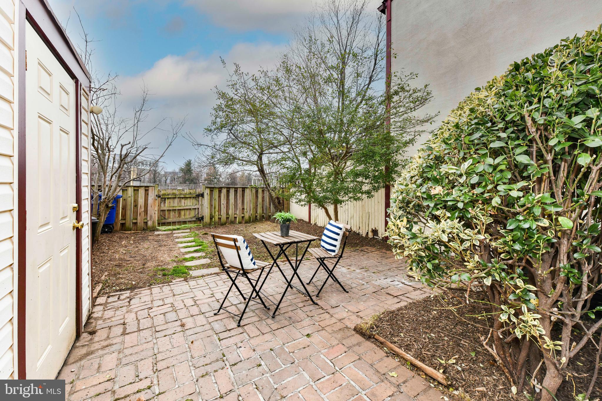 COURTS OF CHANDON - Residential