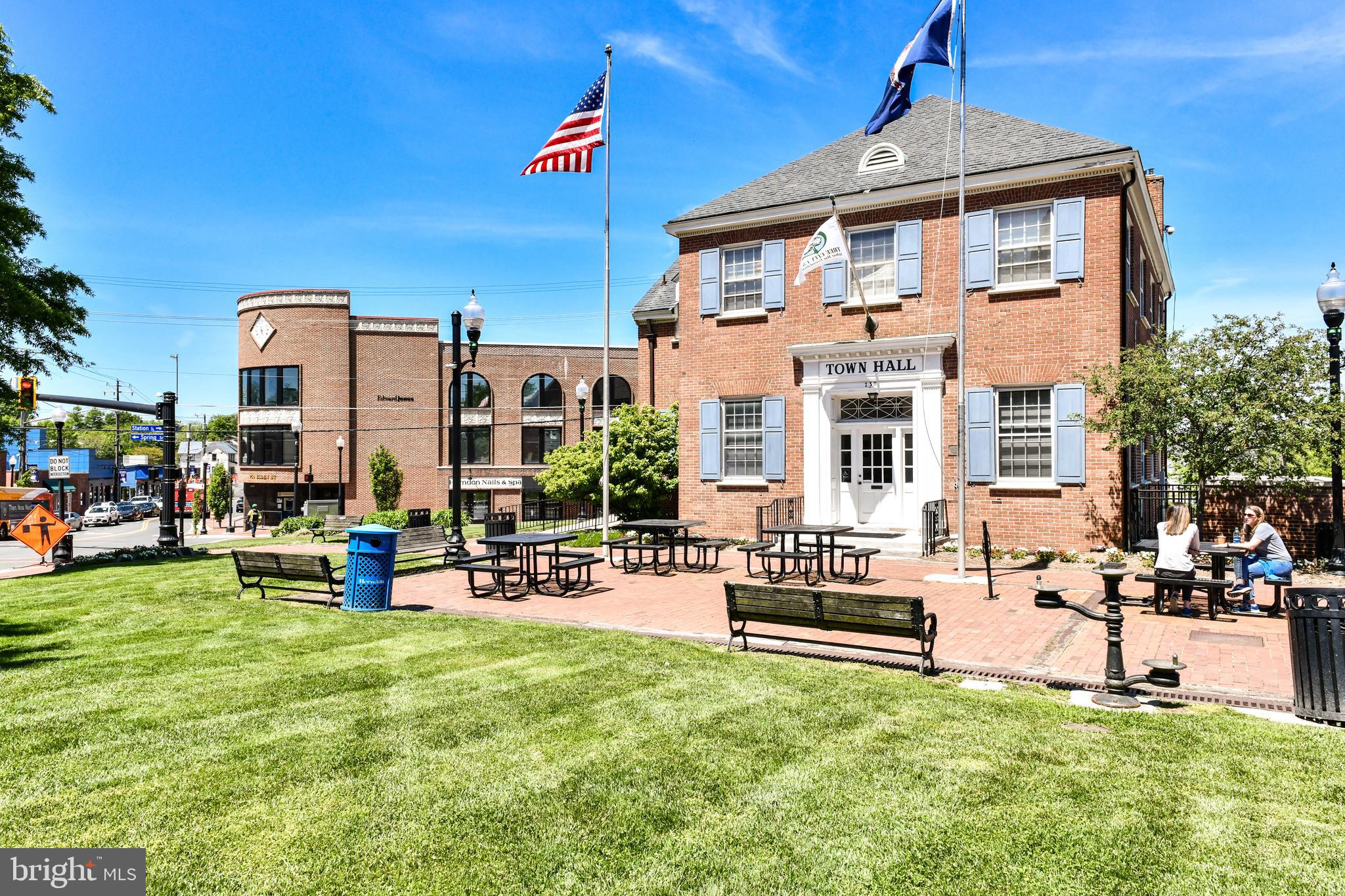 COURTS OF CHANDON - Residential