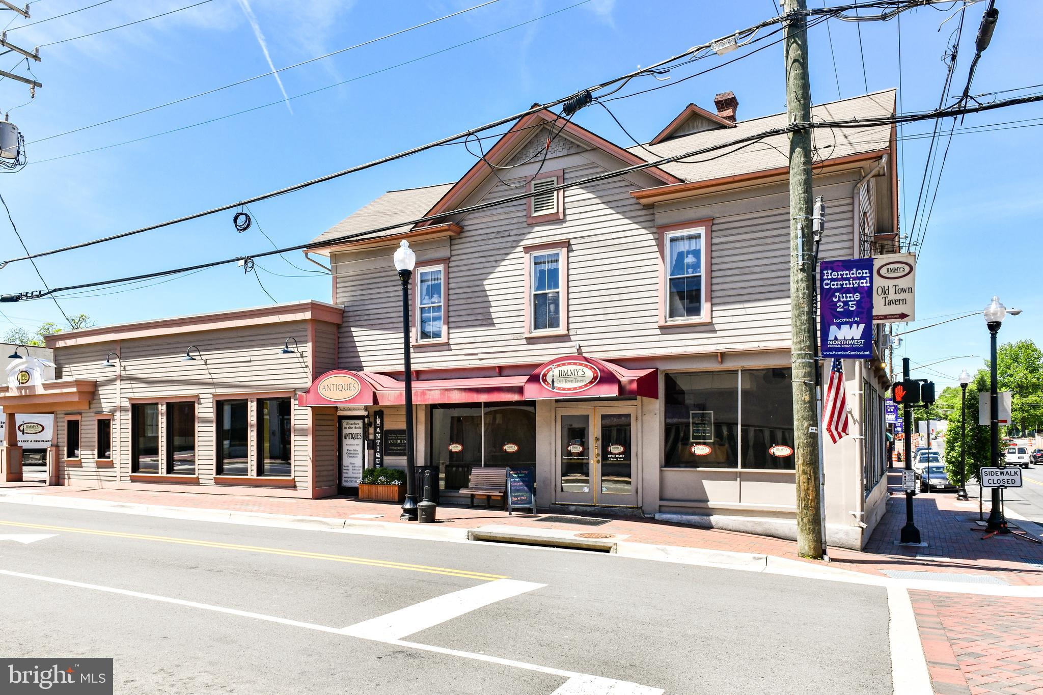 COURTS OF CHANDON - Residential