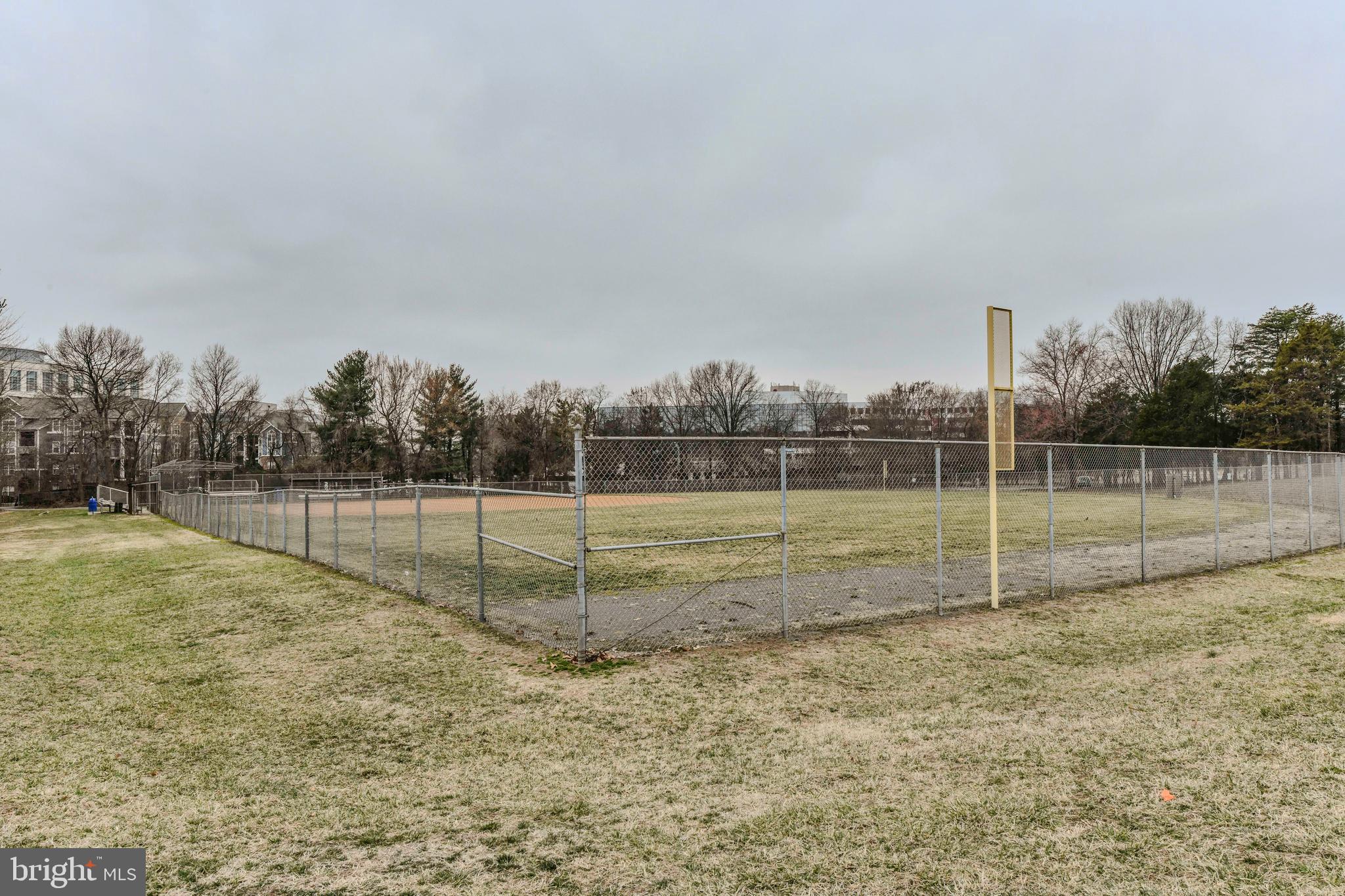 COURTS OF CHANDON - Residential