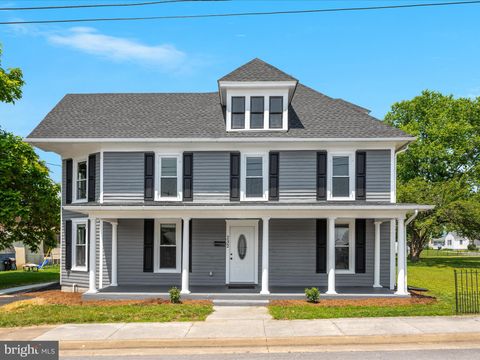 232 CRAWFORD STREET STRASBURG VA 22657