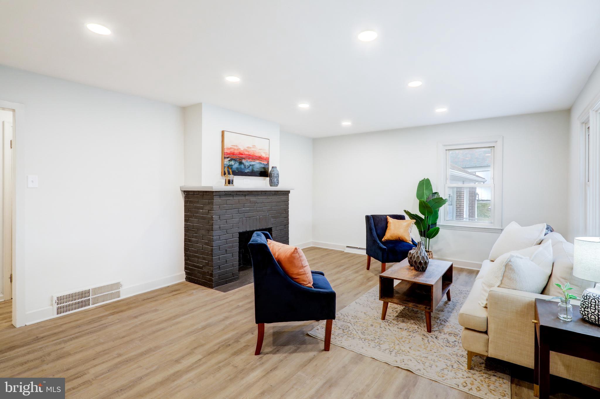 7047 LINCOLN HIGHWAY W