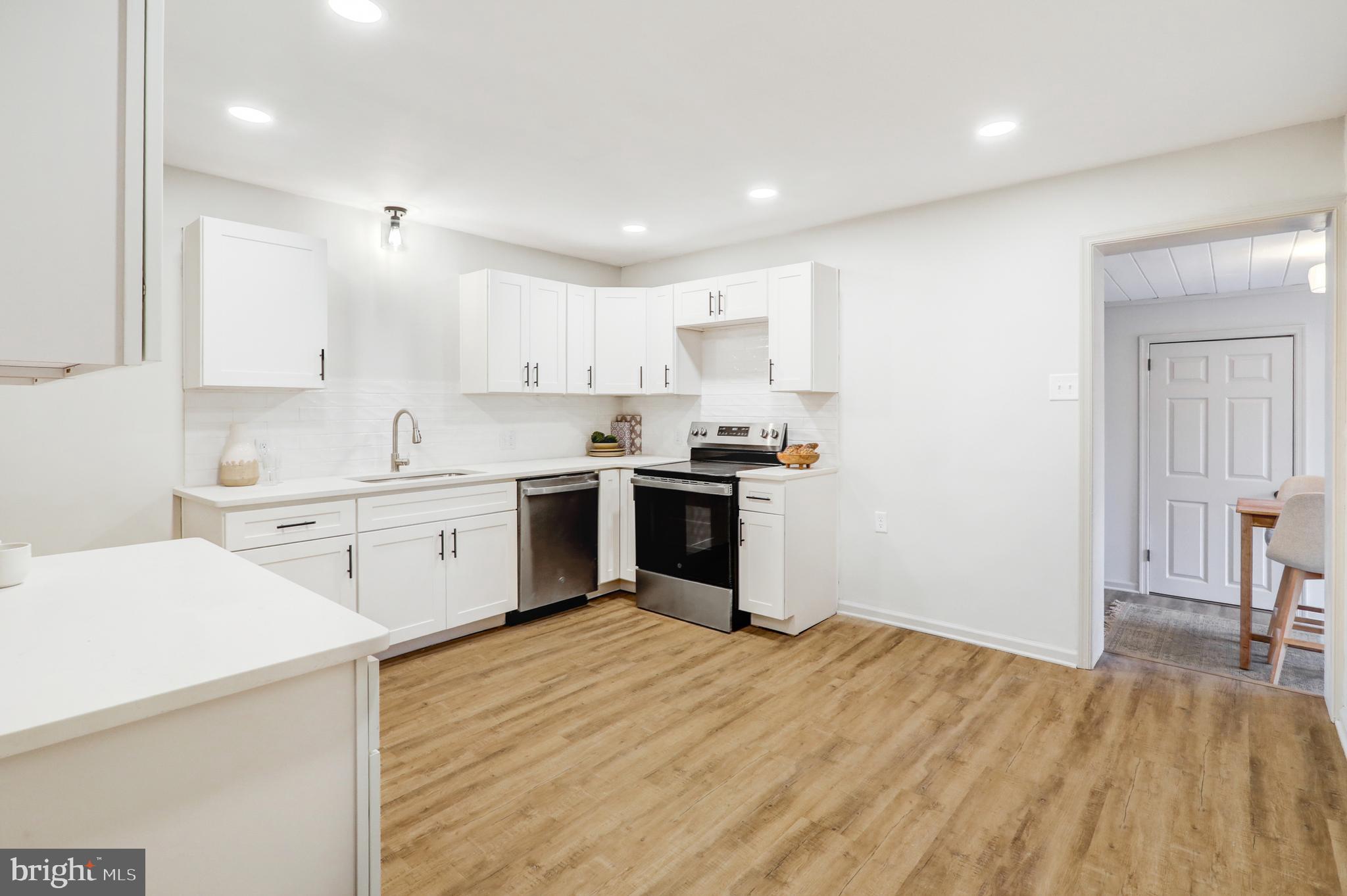 7047 LINCOLN HIGHWAY W