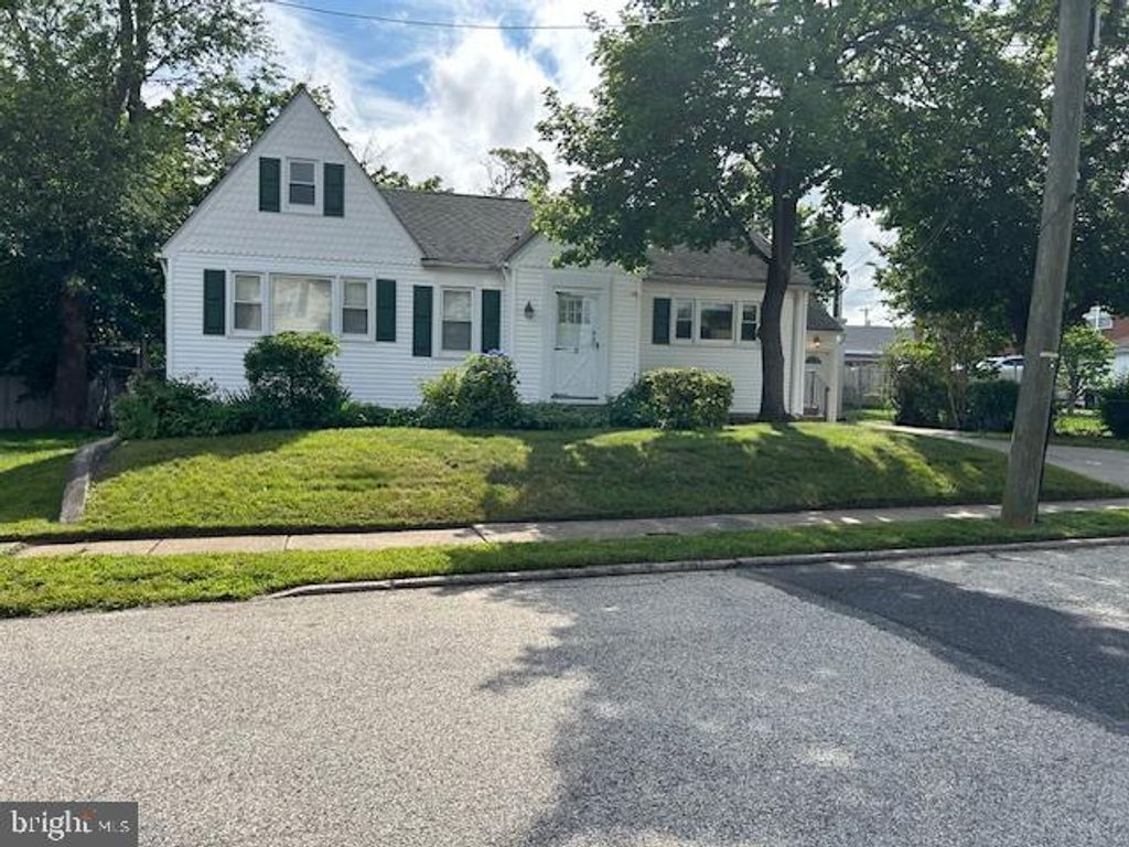 Photo of 15 N Holly Avenue, MAPLE SHADE, NJ 08052 (MLS # NJBL2098092)