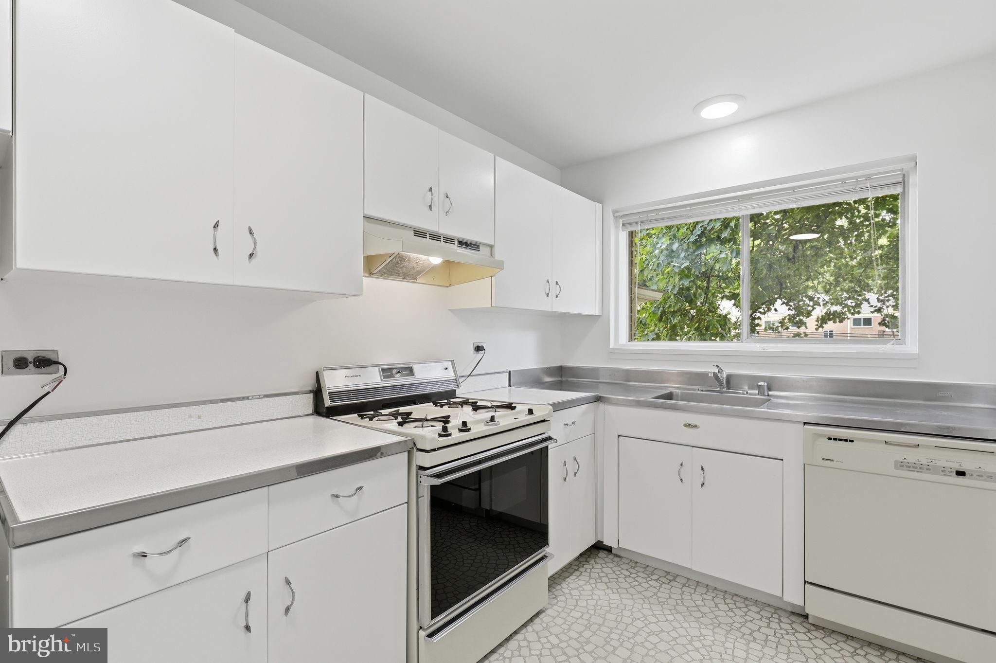 10626 WEYMOUTH STREET 101
