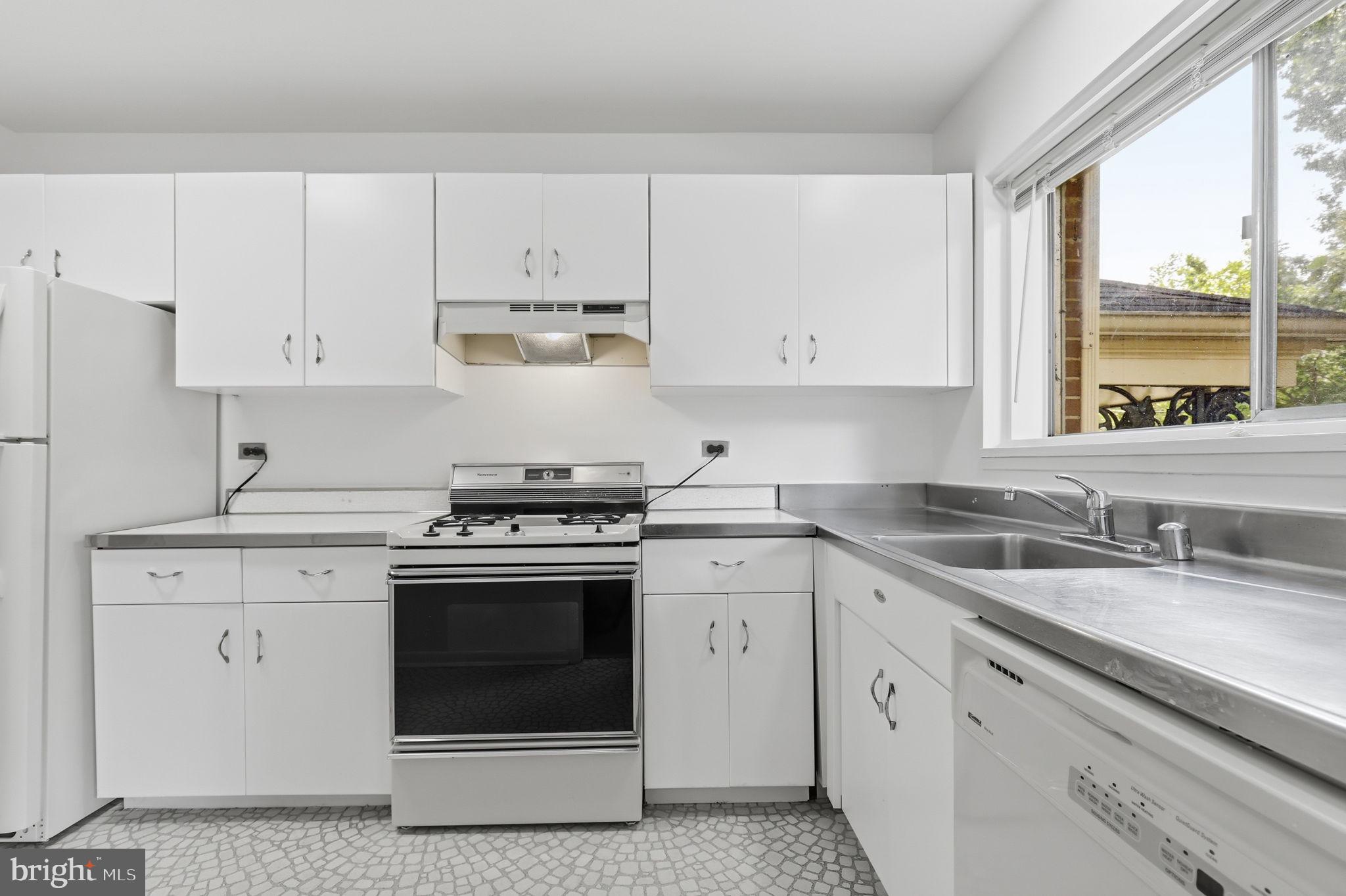 10626 WEYMOUTH STREET 101