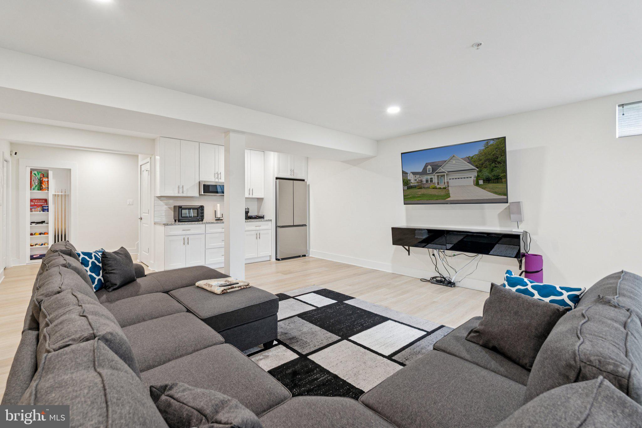 WOODBOURNE MANOR - Residential