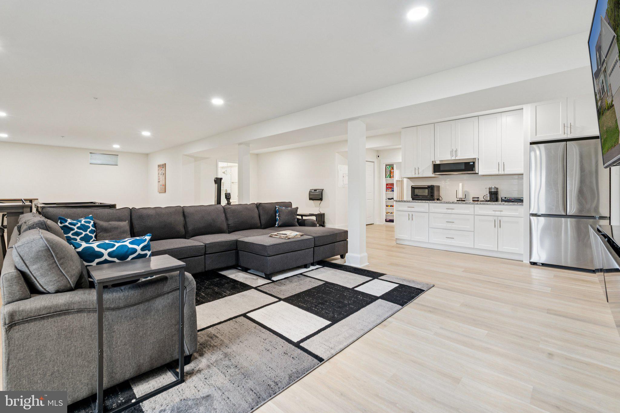 WOODBOURNE MANOR - Residential